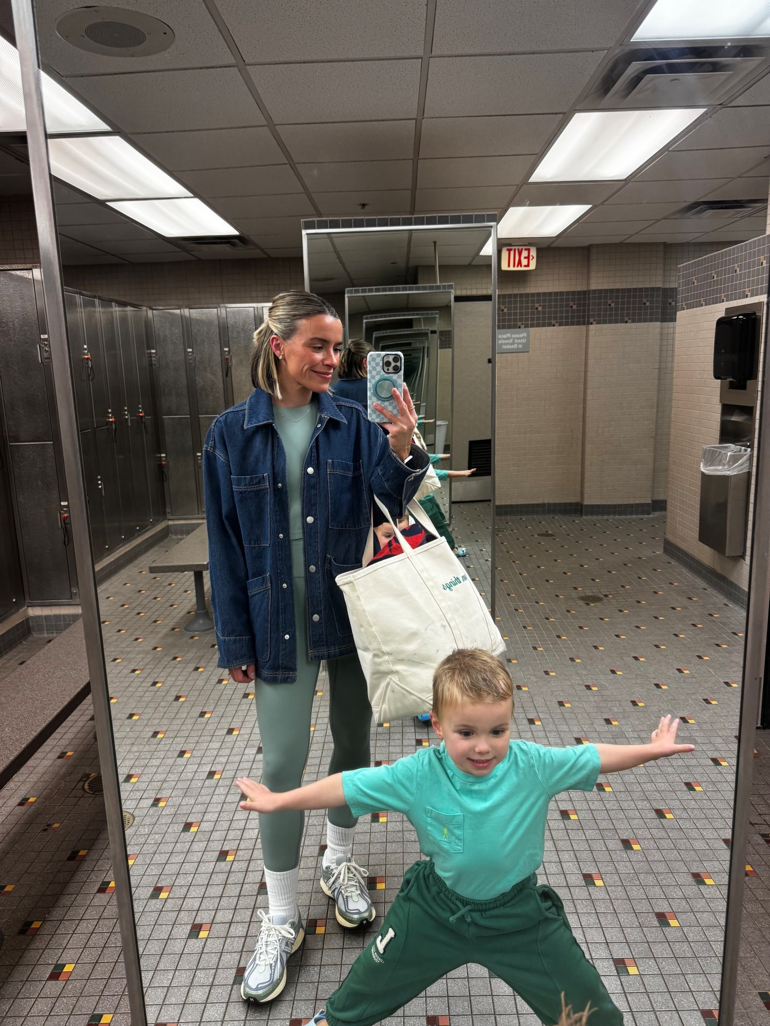 large tote bag

#LTKmomlife #LTKootd