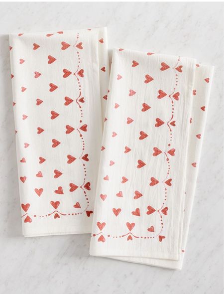 How cute are these Valentine’s heart tea towels.  Perfect for your bathroom or the kitchen.

#valentines #valentinesday #heartdecor #teatowel #valentinesdecor

#LTKhome #LTKfindsunder50 #LTKSeasonal