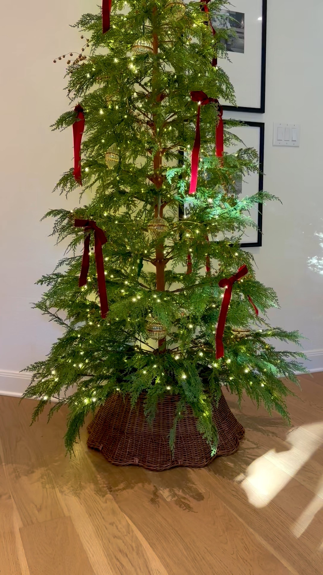 Christmas Decor Ideas

My Texas House
Christmas tree
Studio McGee
Tree collar
Ribbon

#LTKSeasonal #LTKHome