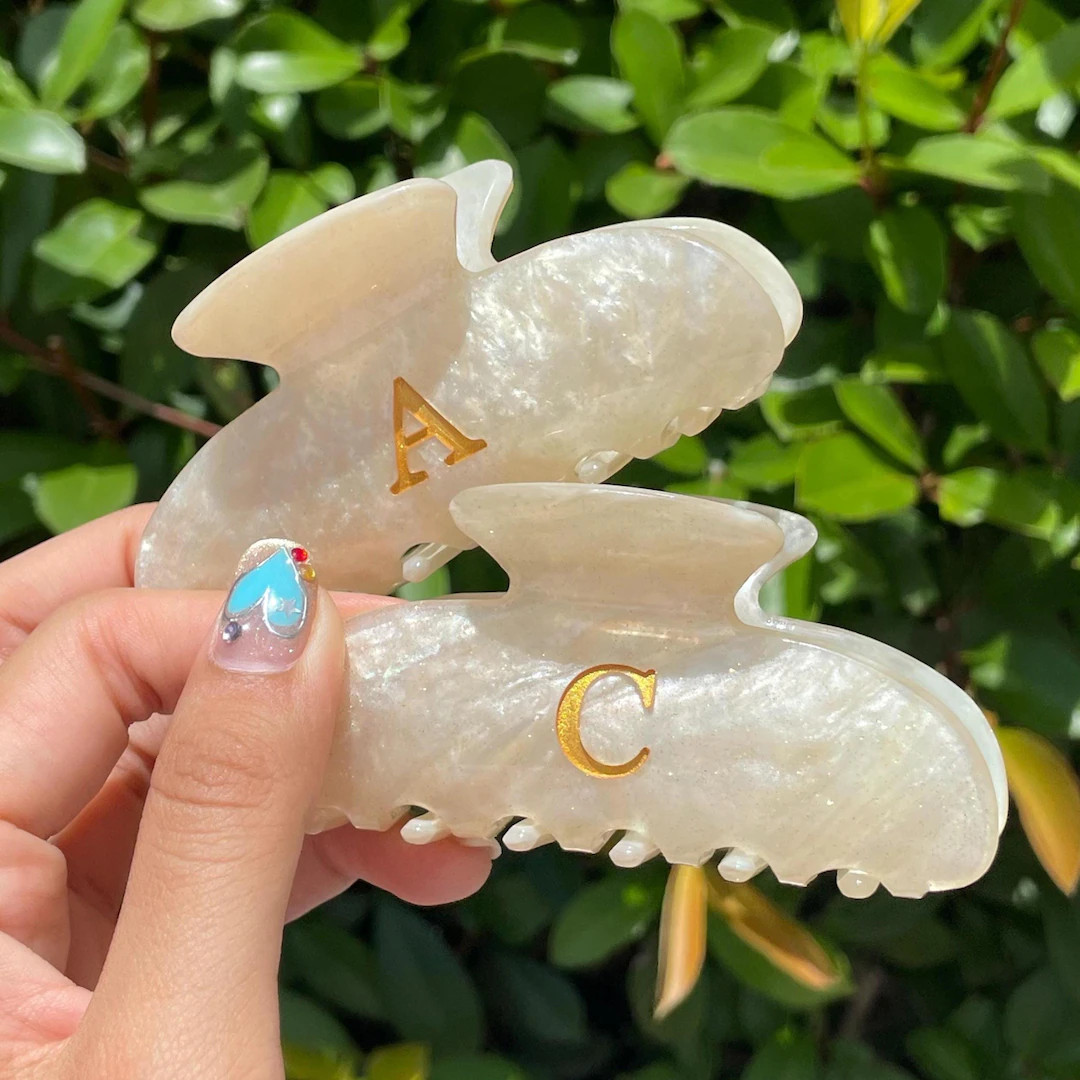 Custom Name Capital Letter Hair Claw, Bridesmaids HairClip, Shell Claws for Thick Hair, Hair Claw... | Etsy (US)