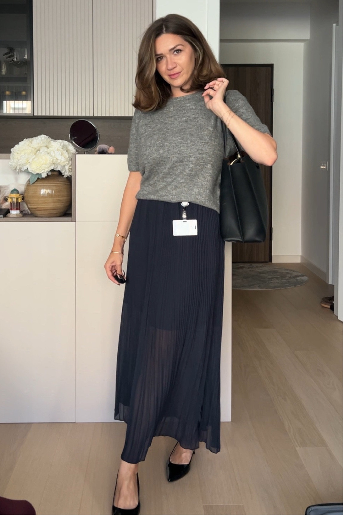 For those semi warm autumnal work days 🥰✨☕️ this skirt flows so beautifully and has a playful sheer bottom which makes it super airy and comfortable for wear. 

#fall #fallpictures #fallphotos #autumn #autumnal #fallfashion #falloutfit #burgundy #suede #ltkworkwear #workwardrobe #workoutfit #officeoutfit #officefashion #officestyle #corporatefashion #corporategirlies 

#LTKStyleTip #LTKWorkwear #LTKShoeCrush