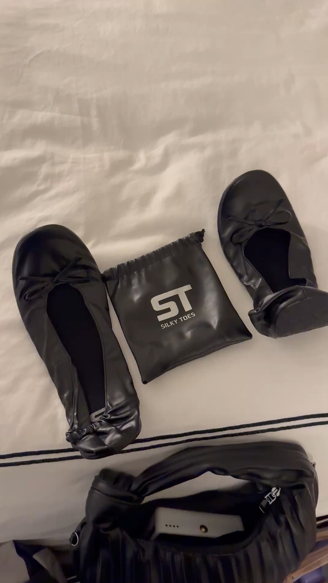 Foldable flats when your feet hurt from heels. Comes in over 20 different colors & patterns. (Got and XXL - size 10)

Ballet flats. Women shoes. Women heels. Wide fit shoes.





#LTKFamily #LTKShoeCrush #LTKWedding