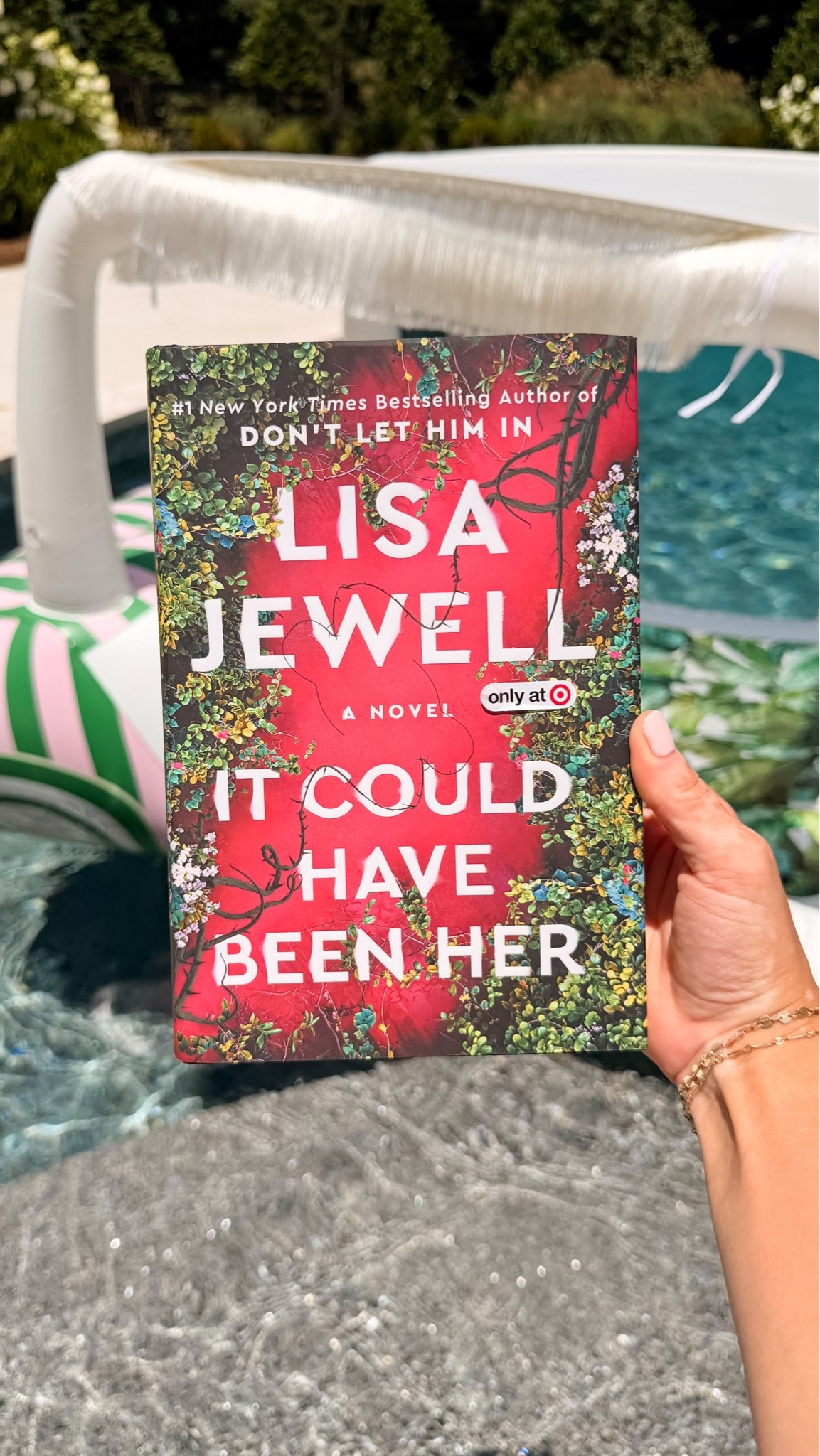 #ad @Target has so many new amazing books out now that are such fun reads! I was so
excited to grab It Could Have Been Her by Lisa Jewell, what an awesome read! #TargetPartner #Targetbooks #booktok

#LTKHome #LTKstorytime