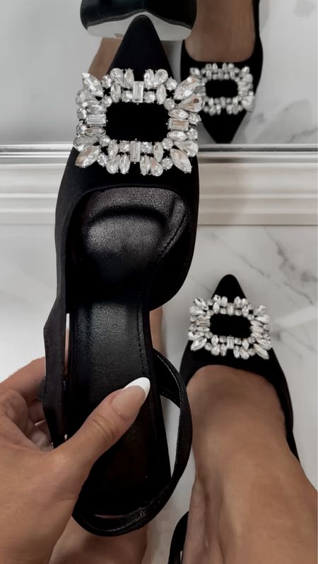 These embellished black heels are so gorgeous and $20!!! Perfect for the holidays!

Black embellished heels
Holiday shoes
Holidays
Holiday pumps
Embellished heels
Rhinestone heels

#LTKParties 


#LTKHoliday #LTKstyletip #LTKshoecrush