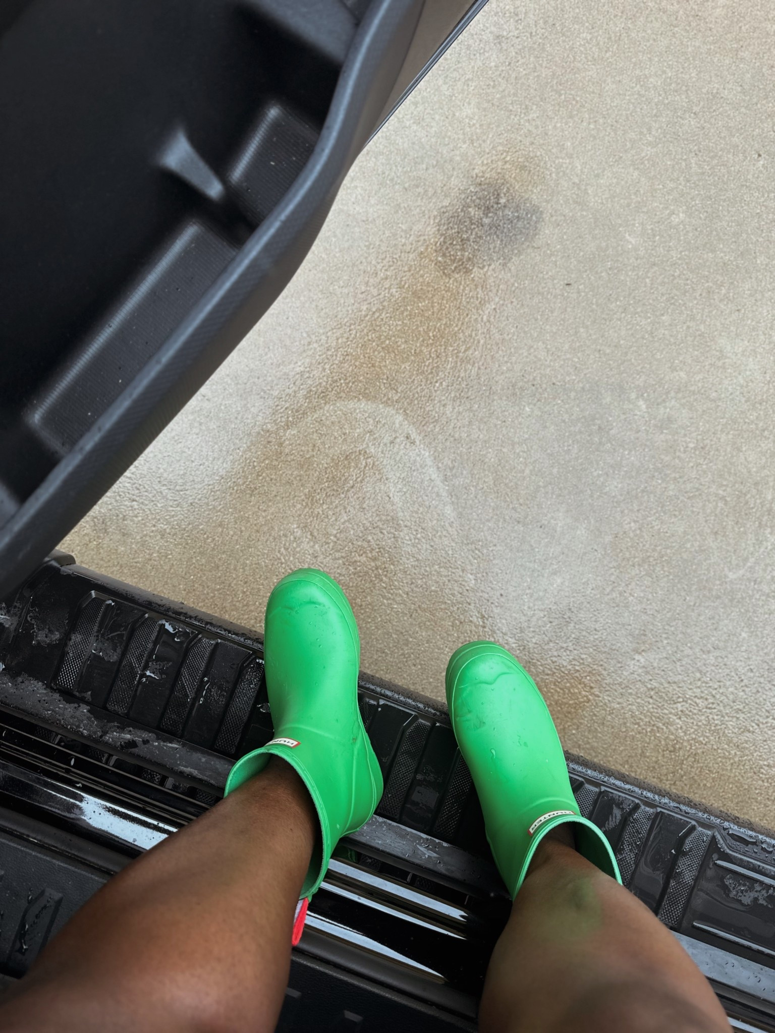 hunter boots for the win win win on a rainy days 

#LTKStyleTip #LTKPlusSize