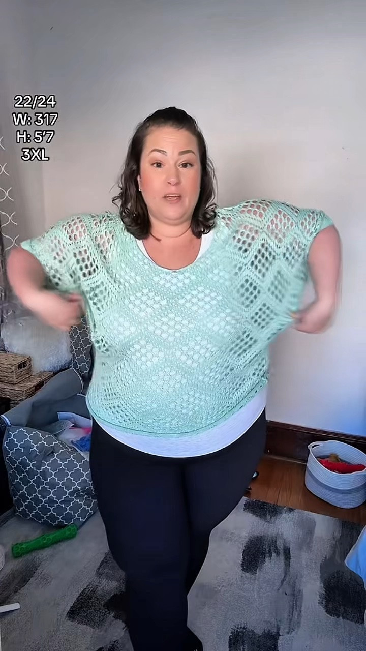 If you’re insecure about your arms and tummy, this is a great way to cover them without looking like you’re trying to 👌🏼✨

I’m wearing the 3XL for reference. 

Plus size fashion 
Plus size clothes

#LTKPlusSize