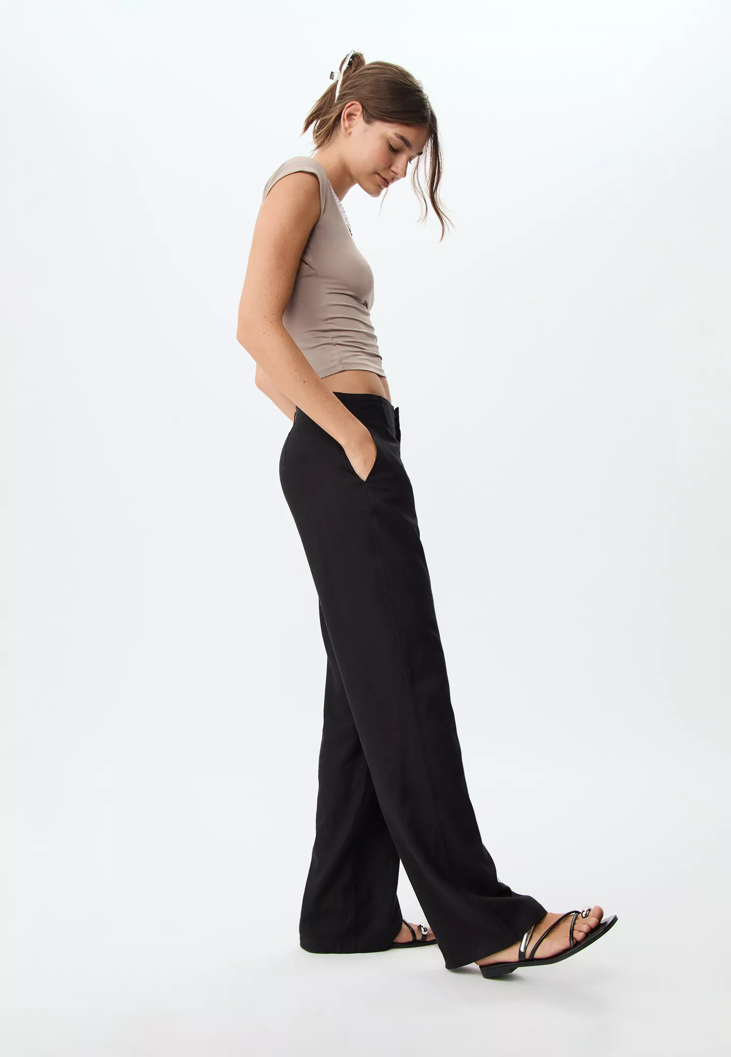 Flowing linen blend straight-leg trousers | Stradivarius (UK)