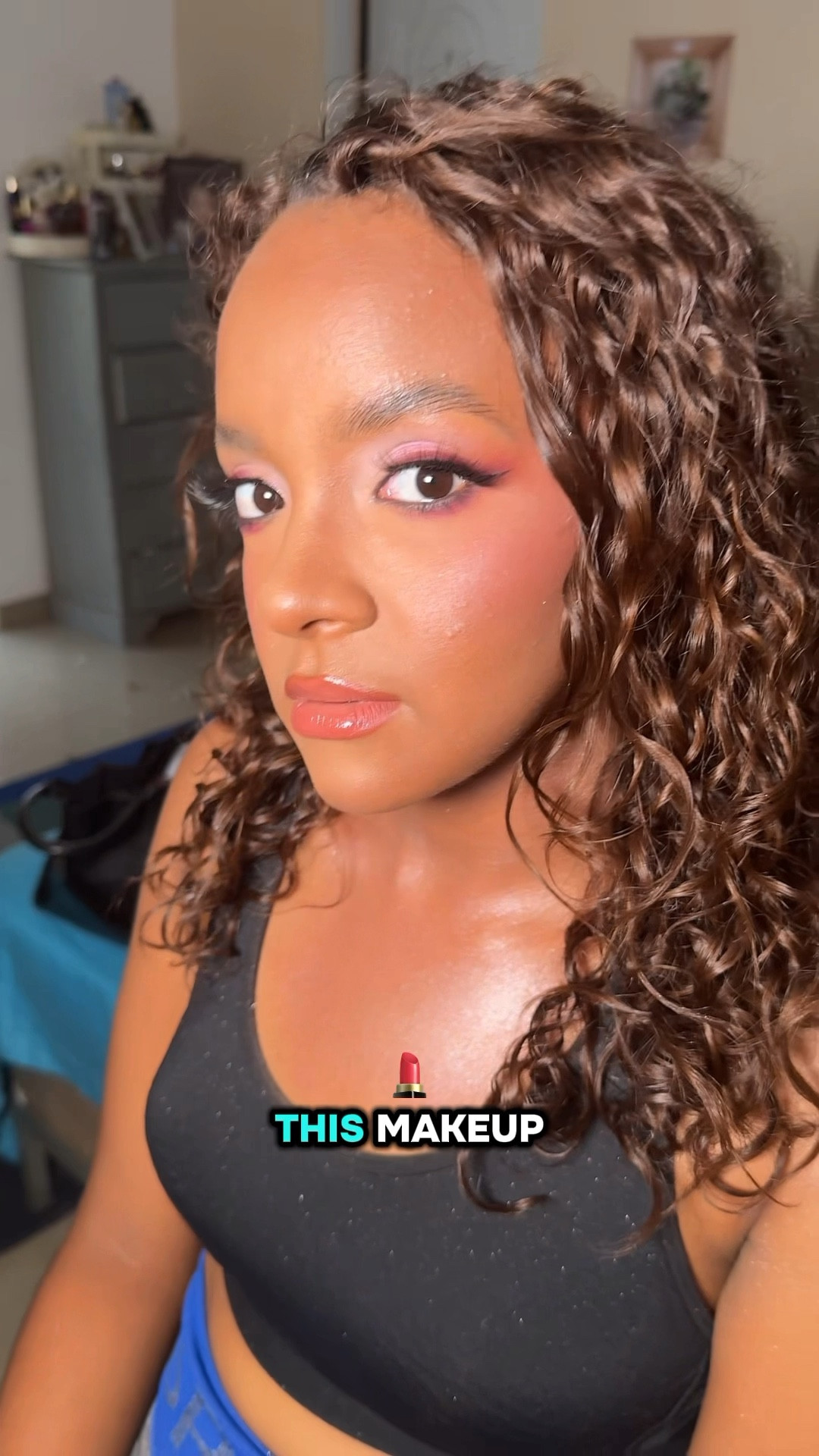 ✨Glow que parece filtro, pero es maquillaje 😍💫

Productos que use:
Tóner y esencia @imfrom_usa 
Serum @vtcosmetics_latam 
Hidratante @fourcornersbeauty 
Primer @nyxcosmetics_rd 
Bases @nyxcosmetics_rd @toofaced 
Corrector @covergirl 
Contorno en crema @sanaevbeauty 
Rubor en crema @elfcosmetics 
Fijador @rudecosmetics 
Polvos compacto @rimmellondonus 
Contorno en polvo @sheglam_official 
Polvo suelto @sheglam_official 
Rubores @covergirl @nyxcosmetics_rd 
Iluminador @nyxcosmetics_rd 
Sombra de ojos @bperfectcosmetics 
Lápiz en gel @sanaevbeauty 
Mascara @sheglam_official 
Cera de cejas @sanaevbeauty @sheglam_official 
Delineador de labios @shcoety 
Labial @sheglam_official @toofaced 
Gloss @toofaced 
Fijador @catrice.cosmetics 
Iluminador corporal @oulaccosmetics_official 

#loidamua #dominicanmakeupartist #beautifulmakeup #glowmakeuplook #wedontstop

#LTKBeauty