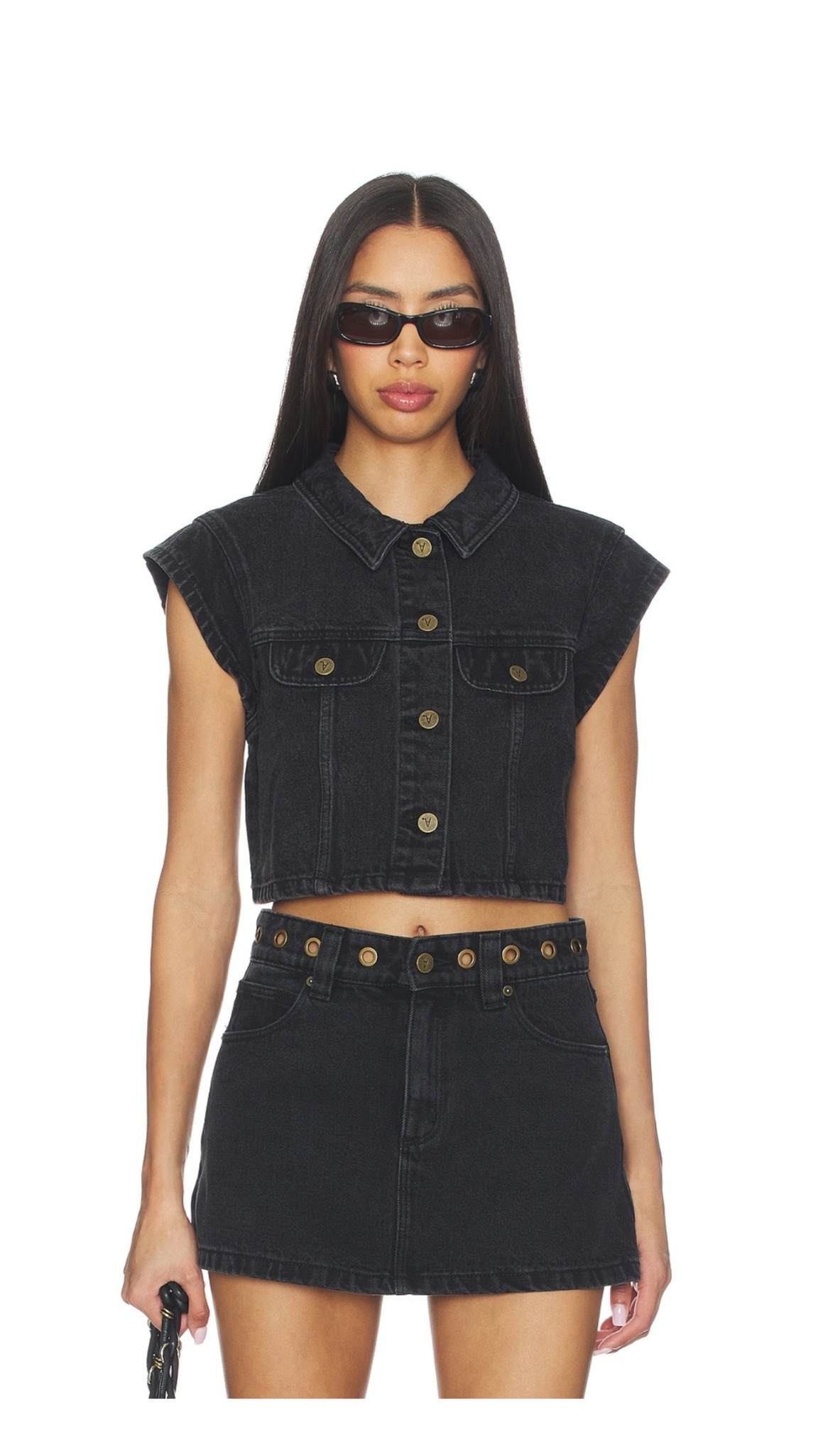 Obsessed with this set, would be so cute with boots 
 

 
 
Western fashion, women’s fashion, street fashion, cowgirl vibes, concert outfit, date night outfit, rodeo outfit 

#LTKootd