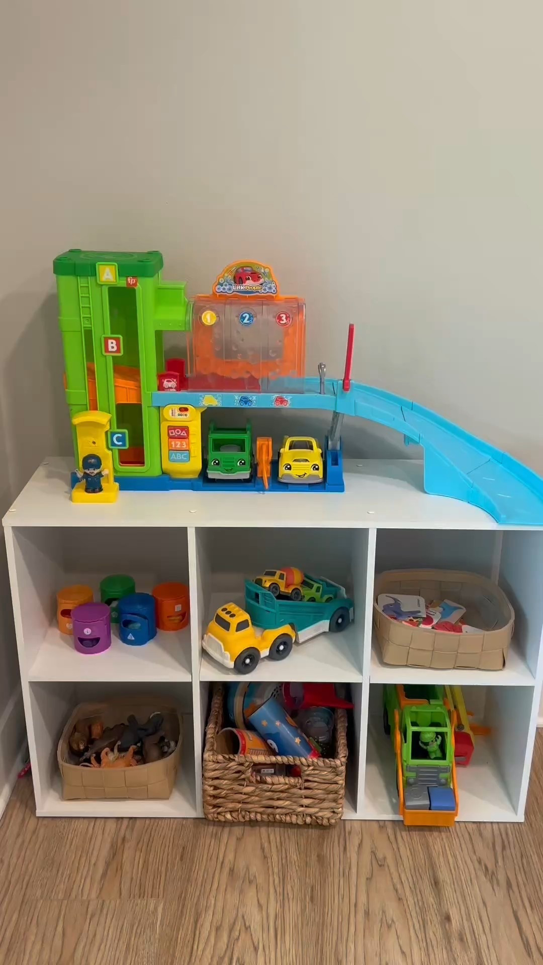 This weeks toy rotation is way overdue!


#momlife #toddlerlife #toddlermom #boymom #toddlertoyrotation #toyrotation #learningresources #hapetoys #littlepeoplesets

#LTKBaby #LTKFamily #LTKKids
