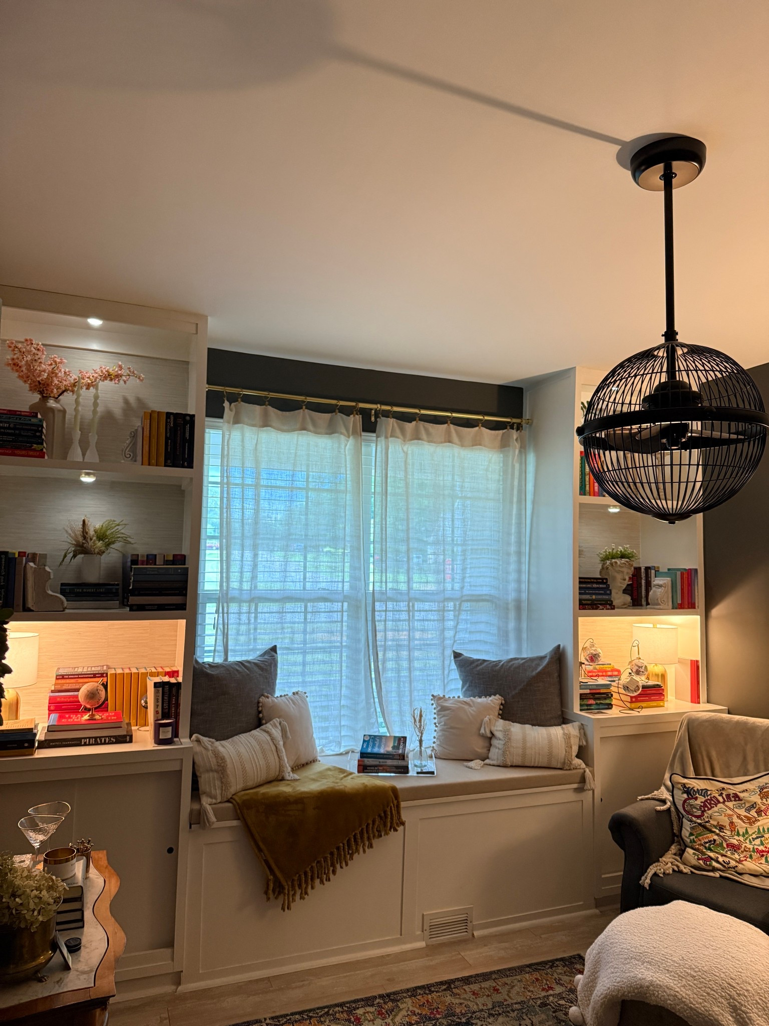 📚 Shelf styling is such an easy way to refresh a room and I just finished up that task in our home office, where function and style matter most.

Whether you are working with built-ins or floating shelves, styling your bookshelves thoughtfully makes a huge difference. I am walking through every step—from stacking books horizontally and vertically to adding art, vases, and personal touches on IFT.

Tap the link in my stories to read my full guide on how to style a bookshelf and get inspired to give your shelves a mini makeover. ✨ You can also copy this link to read: https://imfixintoblog.com/how-to-style-a-bookshelf/

#LTKStyleTip #LTKHome