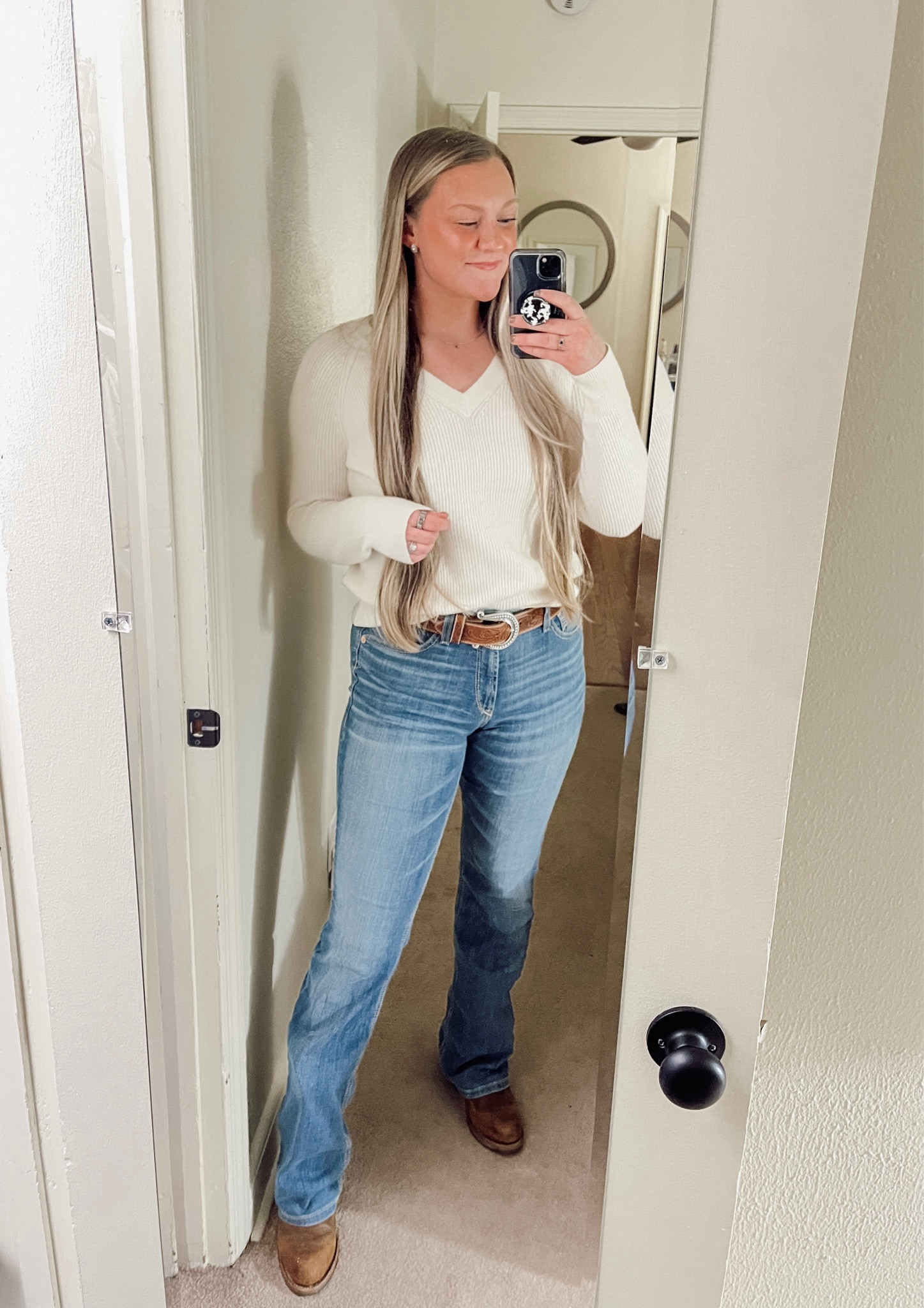 Sized up in jeans one size to 10 (30 width x 34 length) 

Size 10’boots 

XS tall top