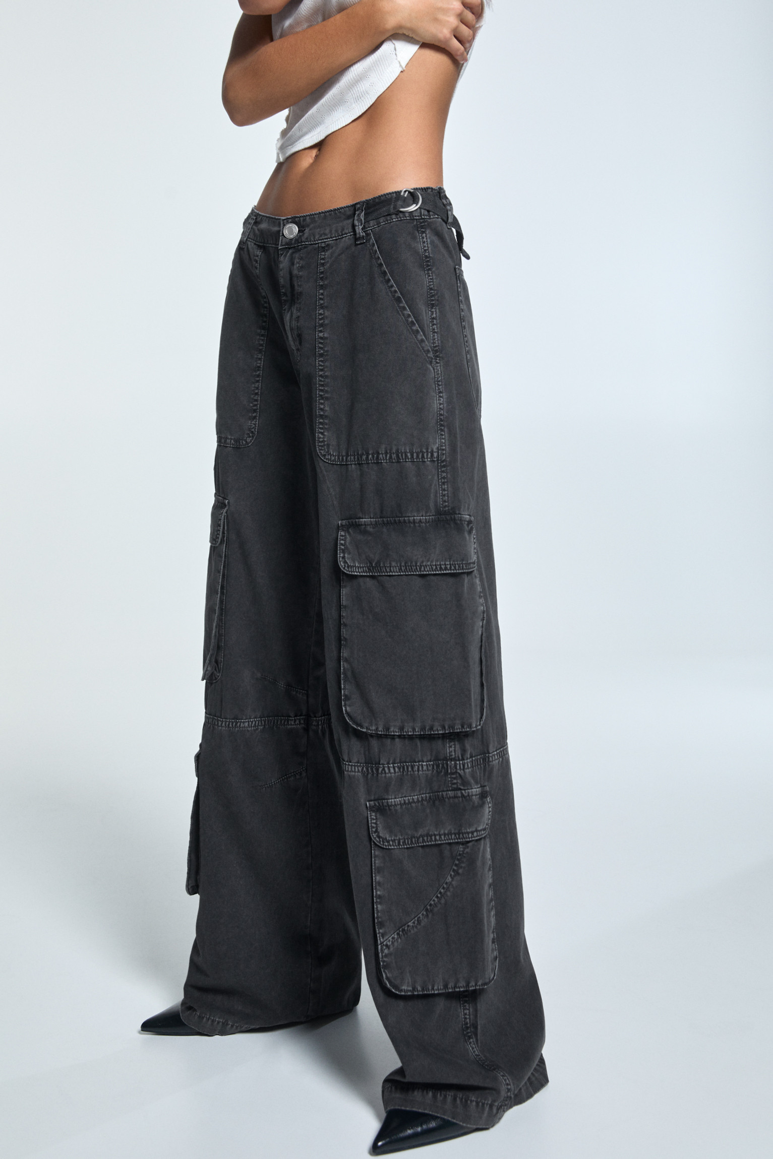 Wide-leg multi-pocket cargo jeans | PULL and BEAR UK