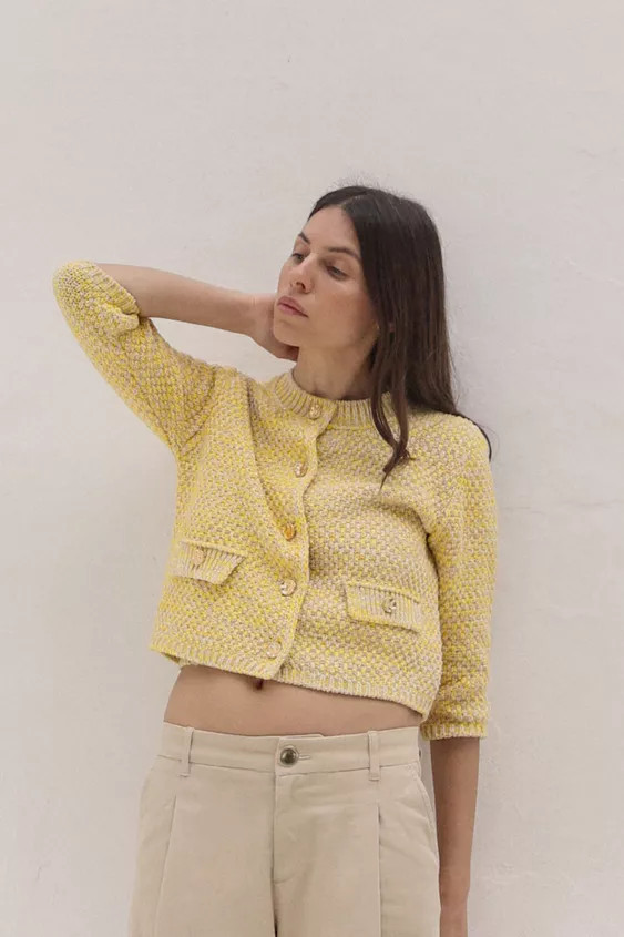 Round neck jacket with elbow-length sleeves. Front plackets. Button front closure.Yellow | 6427/0... | Zara US