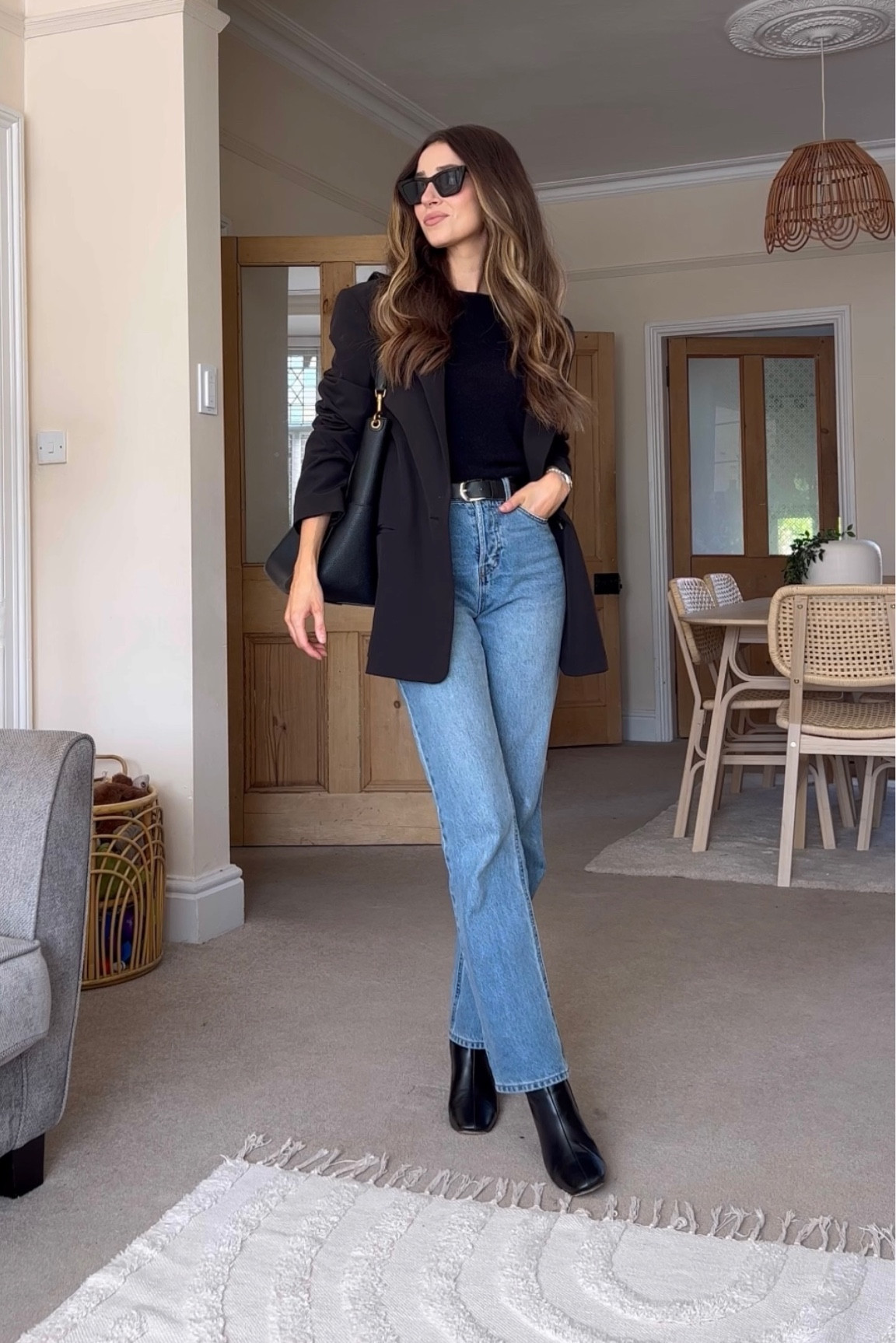 Smart casual 🖤 Straight leg jeans, black blazer 🖤 

#LTKeurope #LTKSeasonal