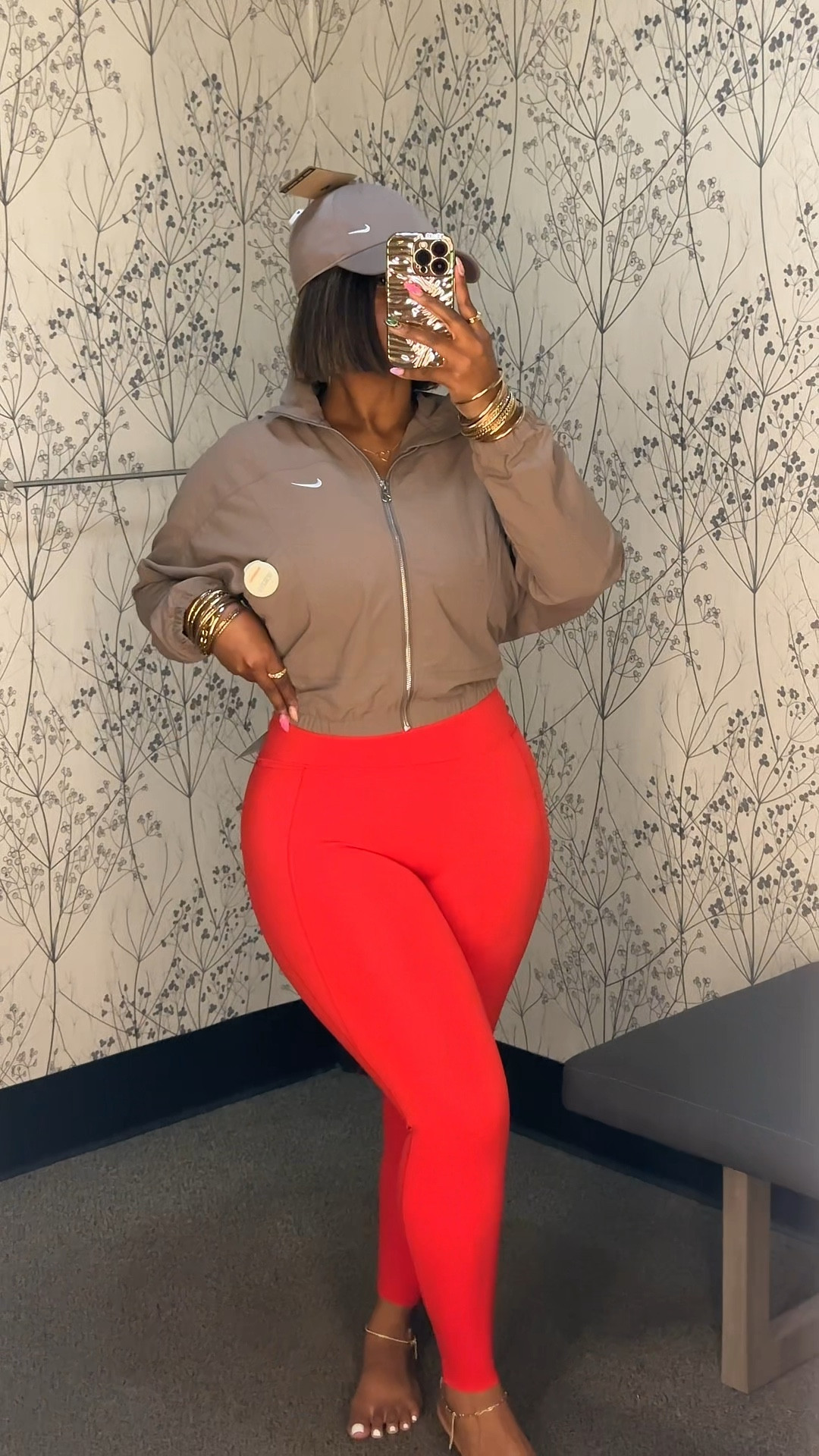 Spring Nike Finds ☀️✨
I’m wearing a size small in the jacket a size M/L in the hat and a medium in the leggings. Add a Nike purse and 👟 to complete the look