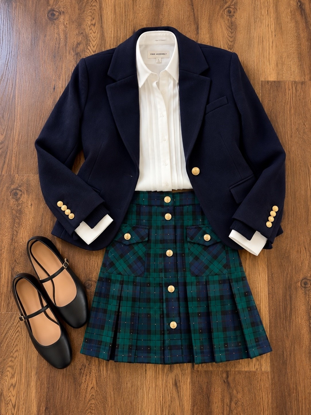 When I tell you I was stopped 10 times. Over this outfit. I was. People loved this skirt. 👏👏