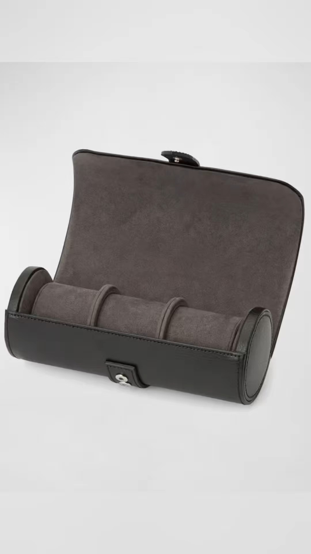 #FathersDayGiftIdeas
Blake Watch Roll w/ Capsule
$168.75 WAS $225
Leather watch roll features hidden jewelry capsule inside
Includes space for up to three watches with two watch guards
Three compartments to keep smaller valuables safe.

#LTKGiftGuide #LTKSaleAlert #LTKMens