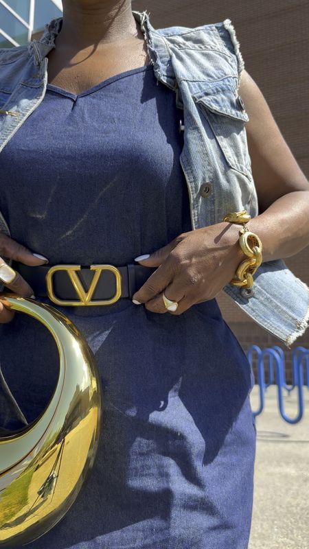Valentino Reversible Belt & Gold metallic bag

#LTKVideo #LTKStyleTip #LTKItBag