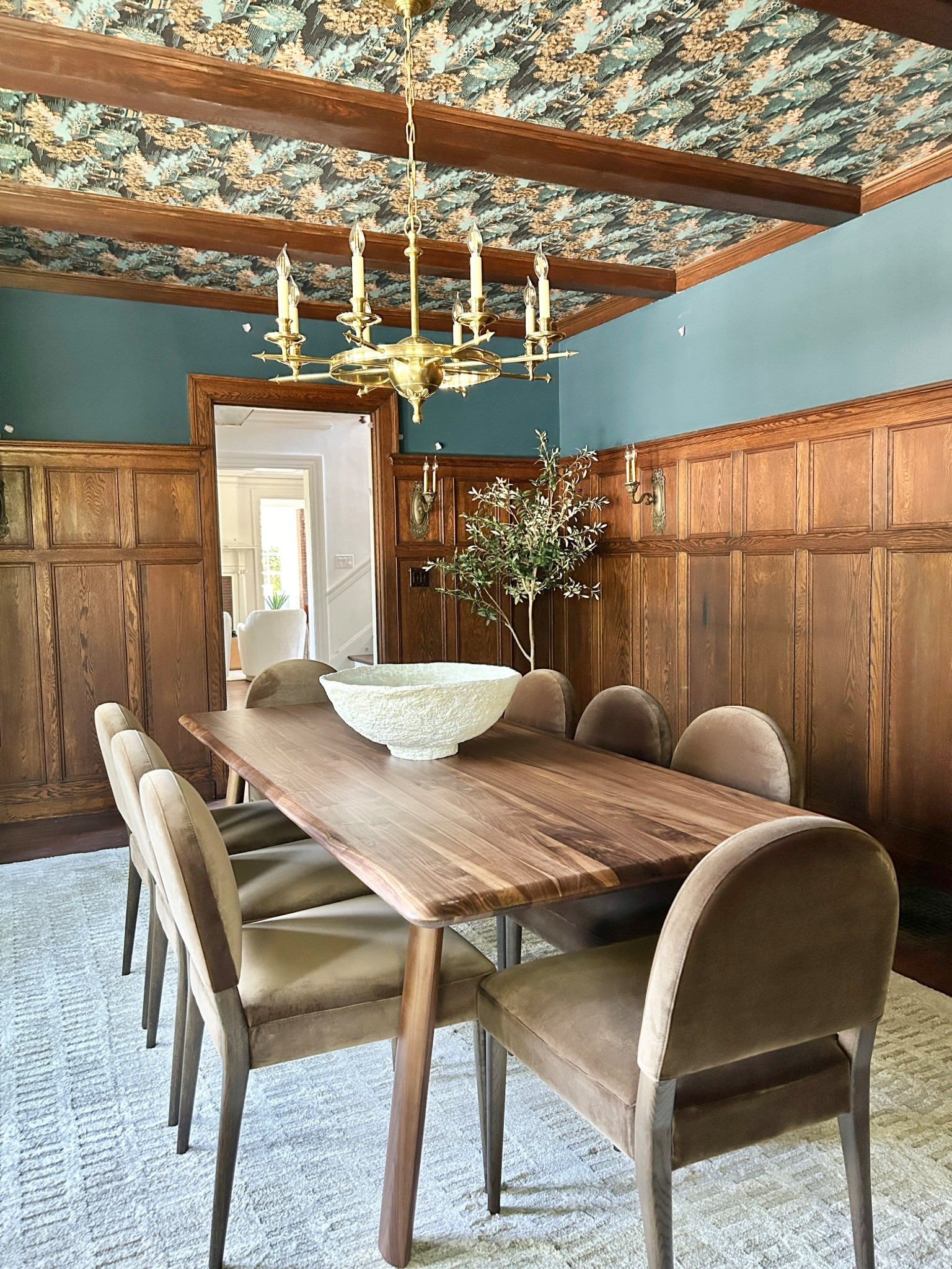 Warm inviting dining room. Understated elegance. Brown velvet dining chairs.

#diningroom

#LTKHome