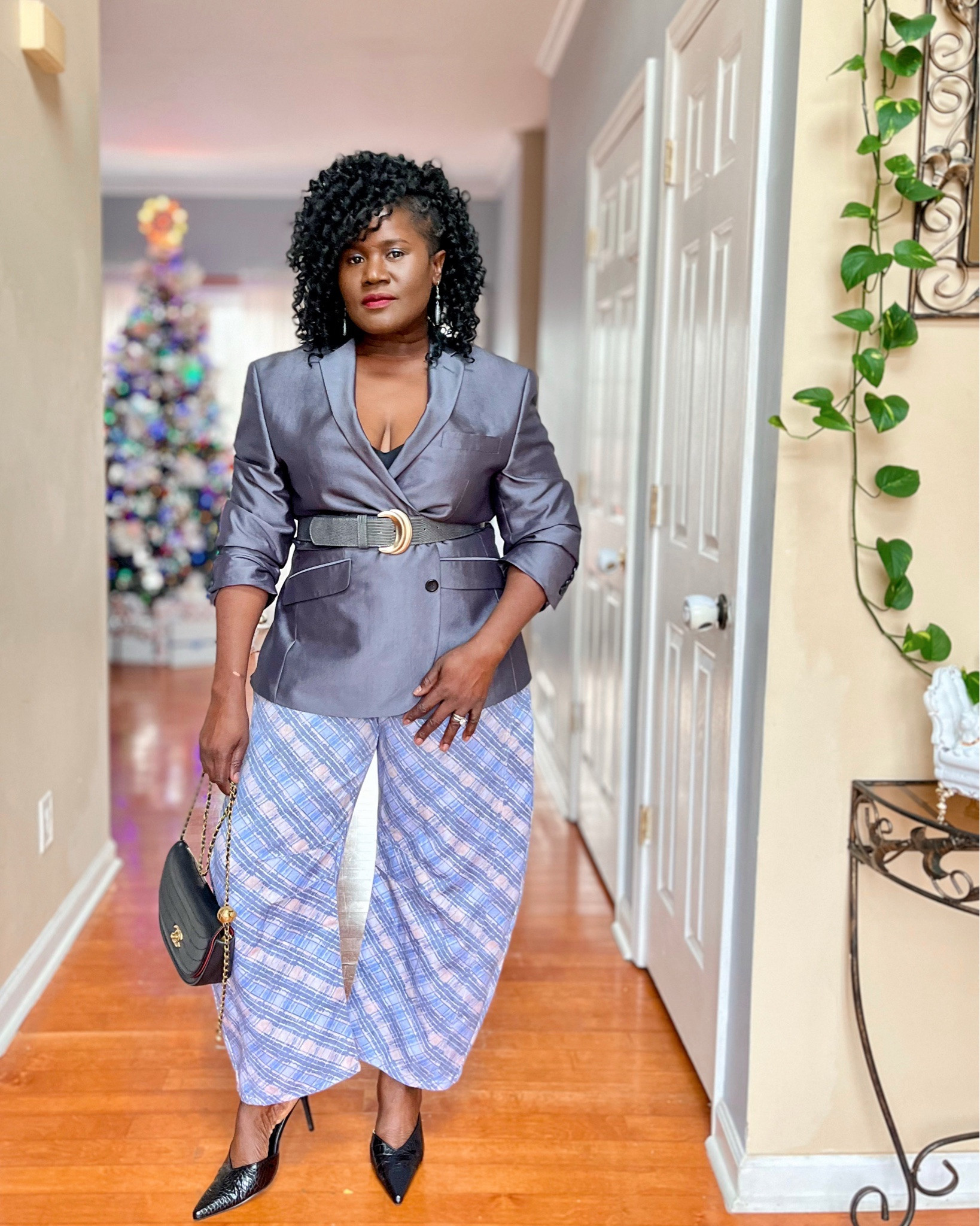When I saw these barrel pants, I knew I had to buy them. Although I could get away with a size 27, the size 28 fits me just right. I stole hubby’s blazer again, ooops! 
.
.
#barreljeans #blazer #chanelbags #fashionnovashoes 
.


#LTKHoliday #LTKSeasonal #LTKGiftGuide