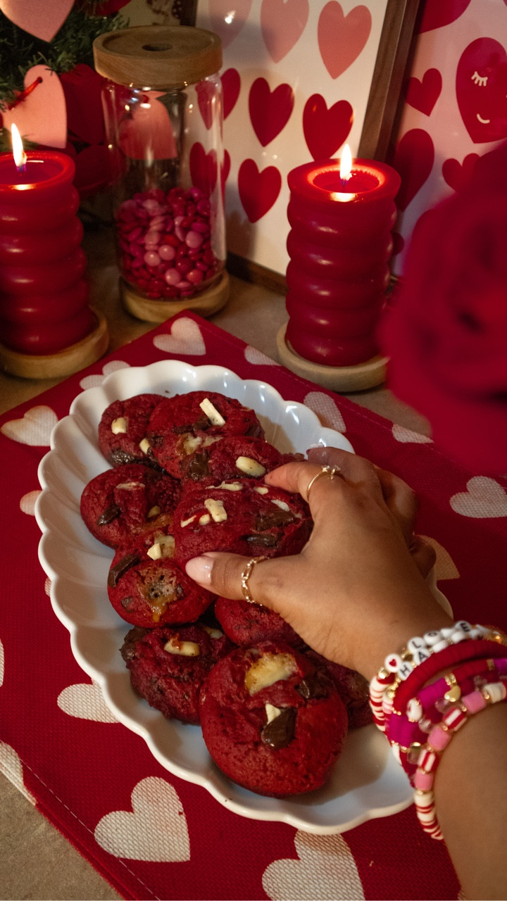 Soft, chewy, bakery-style vegan red velvet chocolate chunk cookies with melty dark and white chocolate - and just in time for Valentine’s Day! 😍🍫

These are made with chopped chocolate bars (not chips), which is the secret to that rich, gooey center and bakery look.

Perfect for Valentine’s Day, cozy baking days, or anytime you’re craving a next-level vegan dessert.

💌 Comment “COOKIE” and I’ll send you the full recipe link!

#redvelvetcookies #valentinesdaycookies #valentinesdayrecipes #valentinesdaytreats #vegancookies 

Red velvet cookies, Valentine’s Day cookies, Valentine’s Day recipes, Valentine’s Day treats, vegan cookies, vegan red velvet cookies, vegan baking, vegan treats, cookie recipes