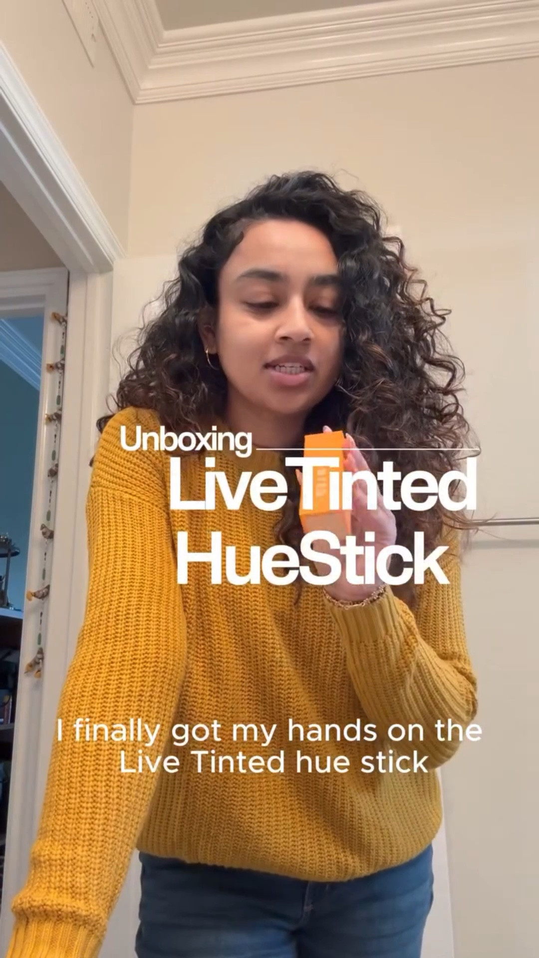 Finally tried out the @livetinted Hue Stick and I’m such a fan 🙌🏽

Other products mentioned:
@basma Foundation Stick
@milkmakeup Hydrogrip Skin Tint
@kulfi.beauty Main Match Concealer & Badi Lash Mascara
Live Tinted: Huebrow
@saiebeauty Supersuede blush in Grazie
@makeupbymario F4 brush & cream eyeshadows in Espresso and Black
@danessamyricksbeauty Liquid Powder spray

#beautyfinds #southasian #southasianbeauty #makeup #curlyhair #contentcreator #sandiego #creator #livetinted #livetintedhuesticks #livetintedmakeup
