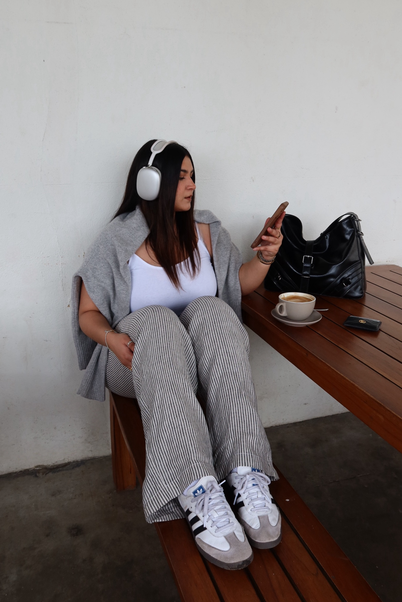 Weekend ootd ☕️🎧☁️

#LTKmidsize #LTKstyletip #LTKfindsunder100