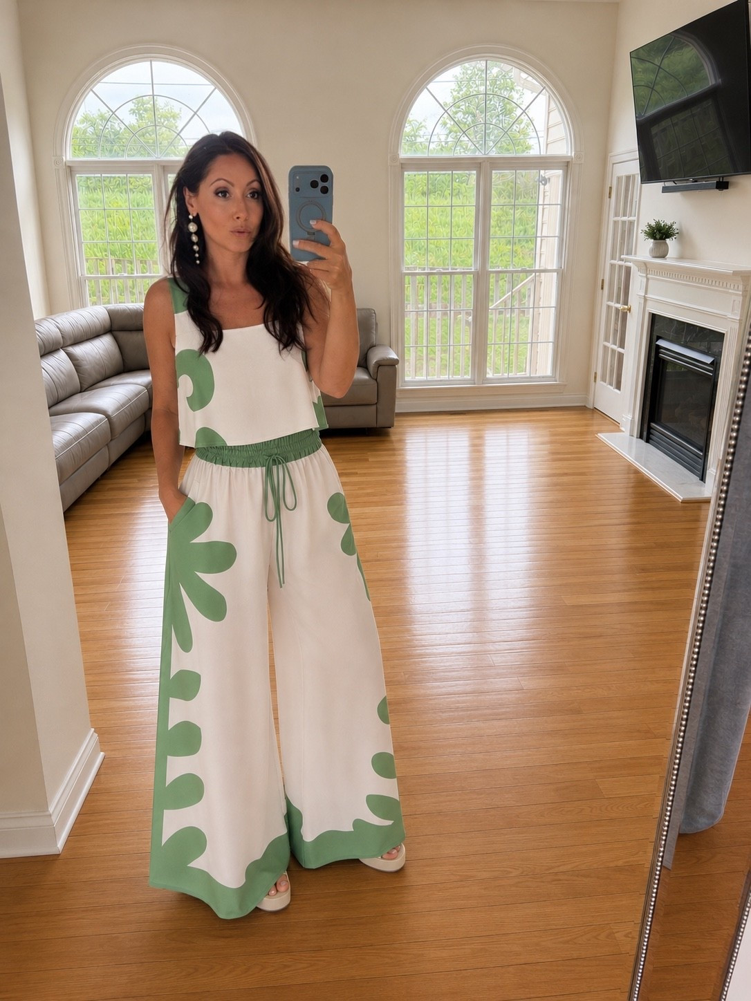 I absolutely love this set! Even though usually wide pants isn’t my thing, these are just super flattering!

#LTKMidsize #LTKTravel