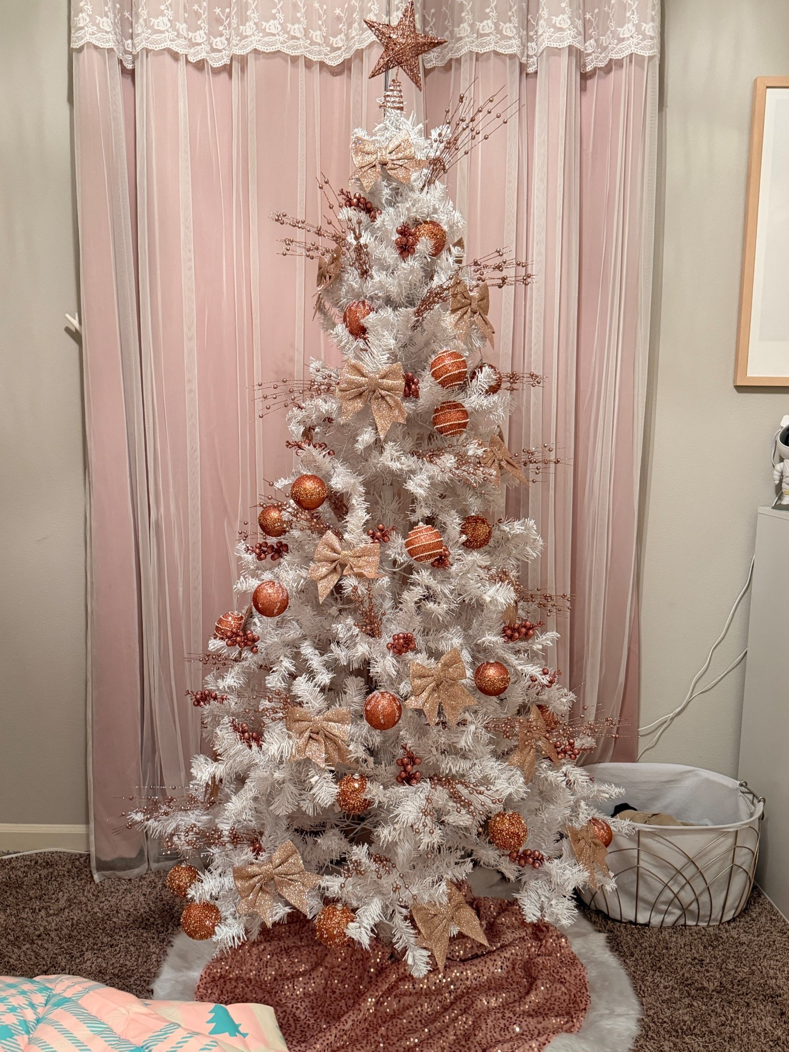 Pink and white Christmas 

#LTKHoliday