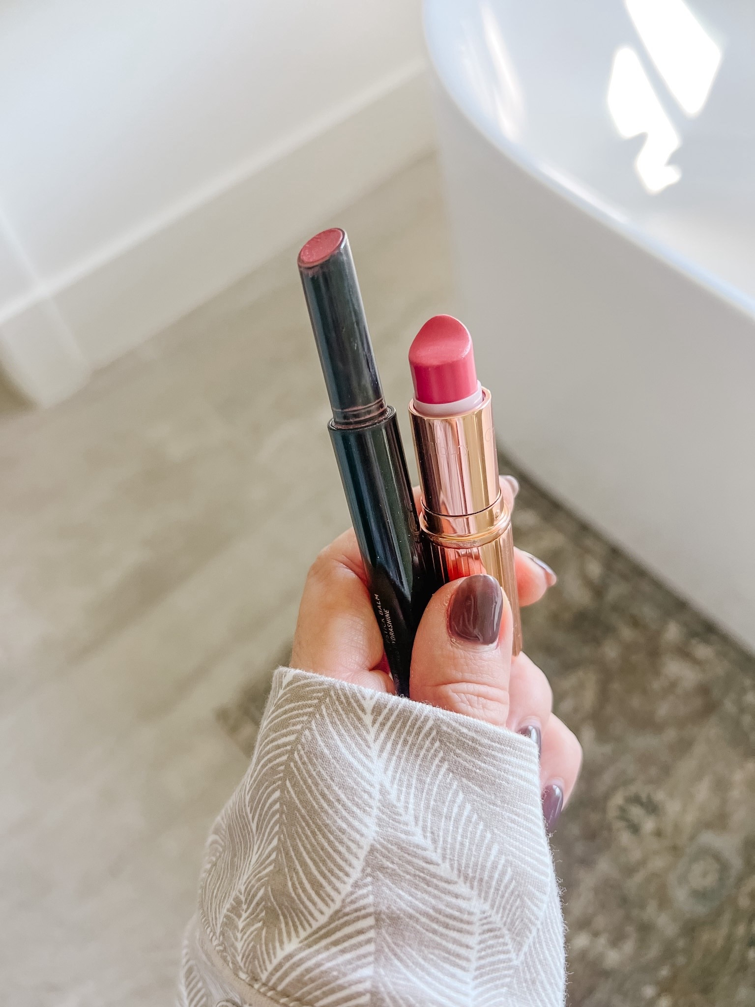 lip combo: CT lip stick in ‘coral kiss’ & CR gloss in ‘bisou’ 💋

#LTKBeauty #LTKgrwm #LTKselfcare