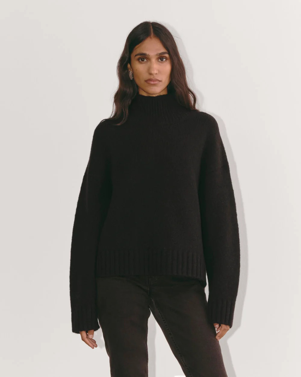 Everlane Cloud Oversized Turtleneck Sweater In Black, Size XS | Everlane