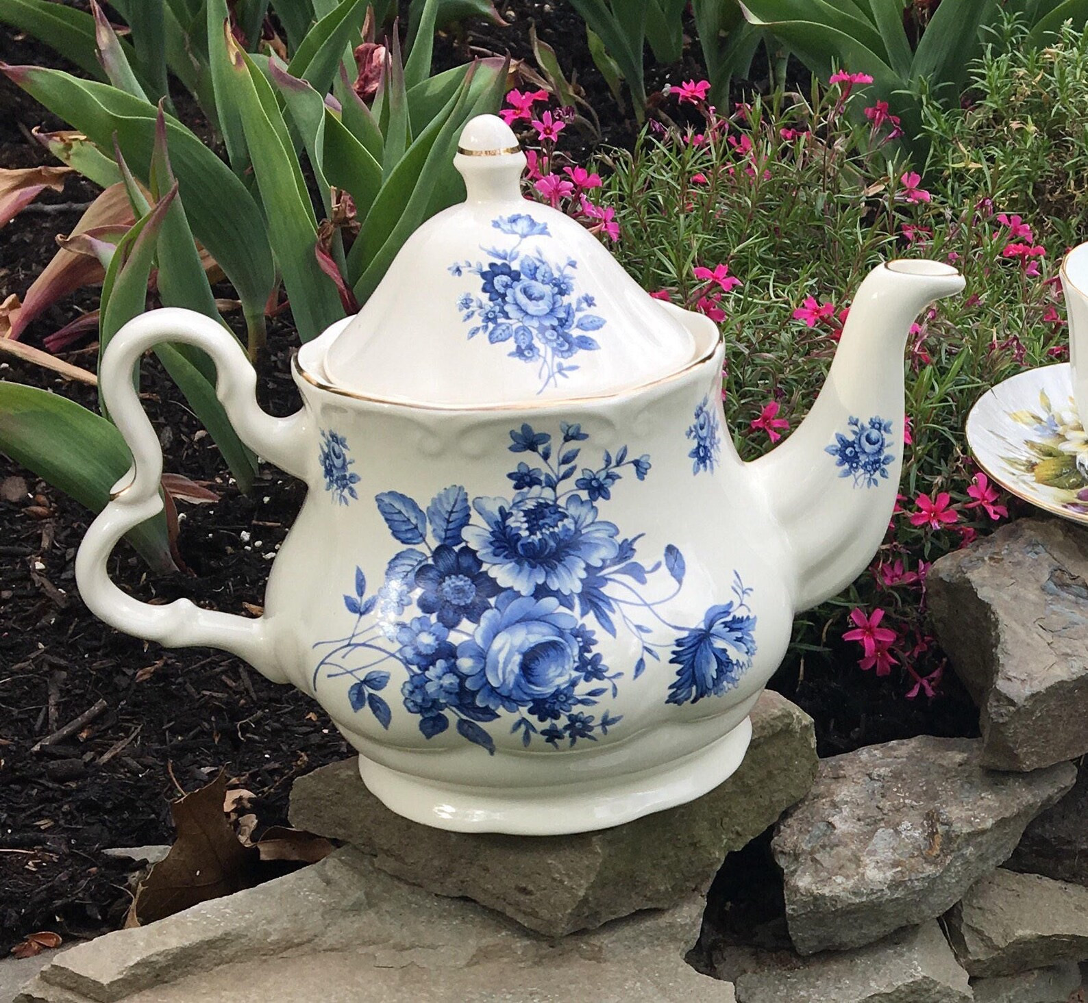 Royal Caldone Vintage Teapot Made in England Blue Bouquet Roses White Lovely Great Condition No D... | Etsy (US)