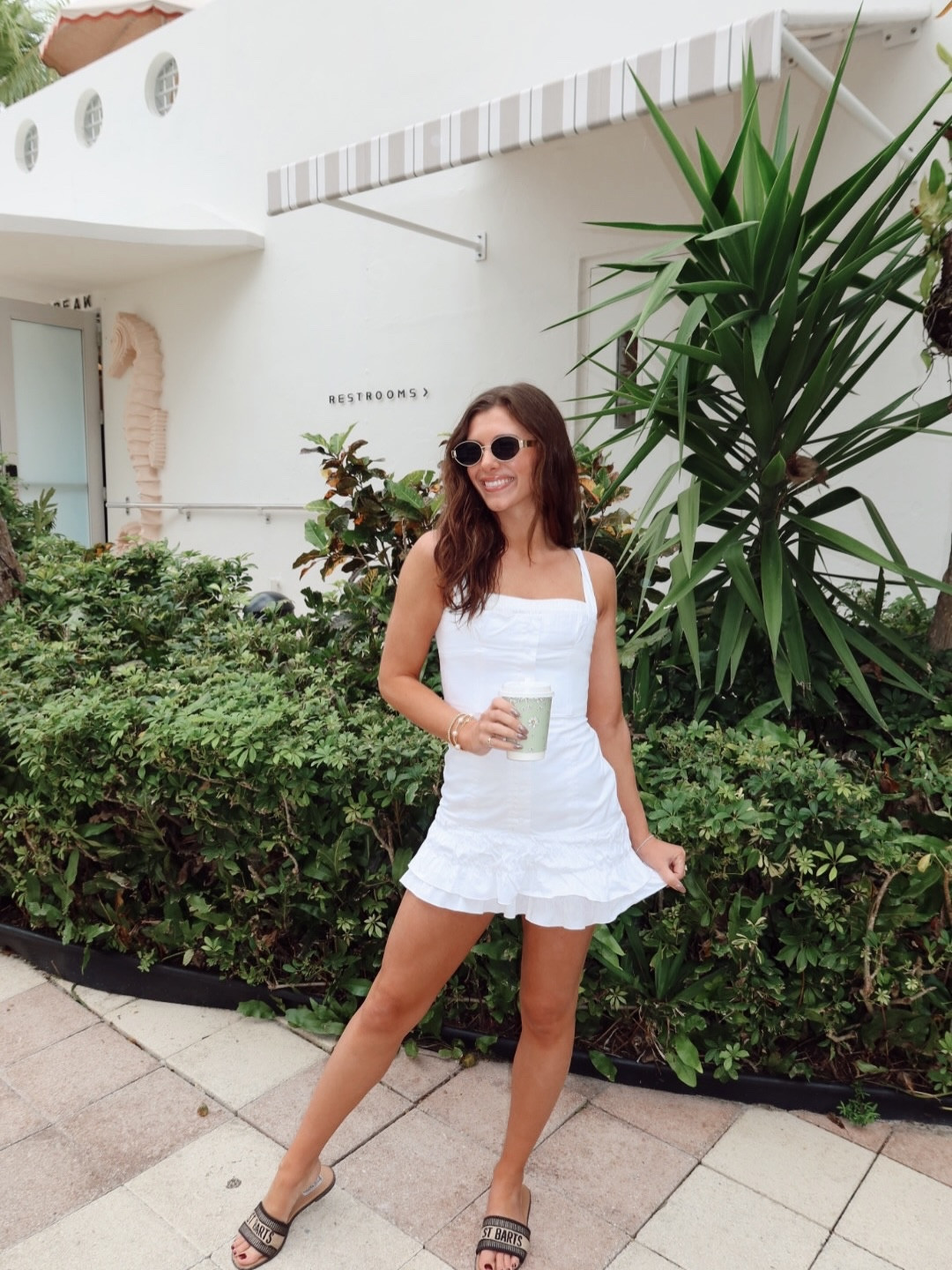 loving life ☕️☀️🌸

Dress is from @renttherunway

 #rtrpartner #rtrmuse  #dcc #morningcoffeeerun outfitinsp