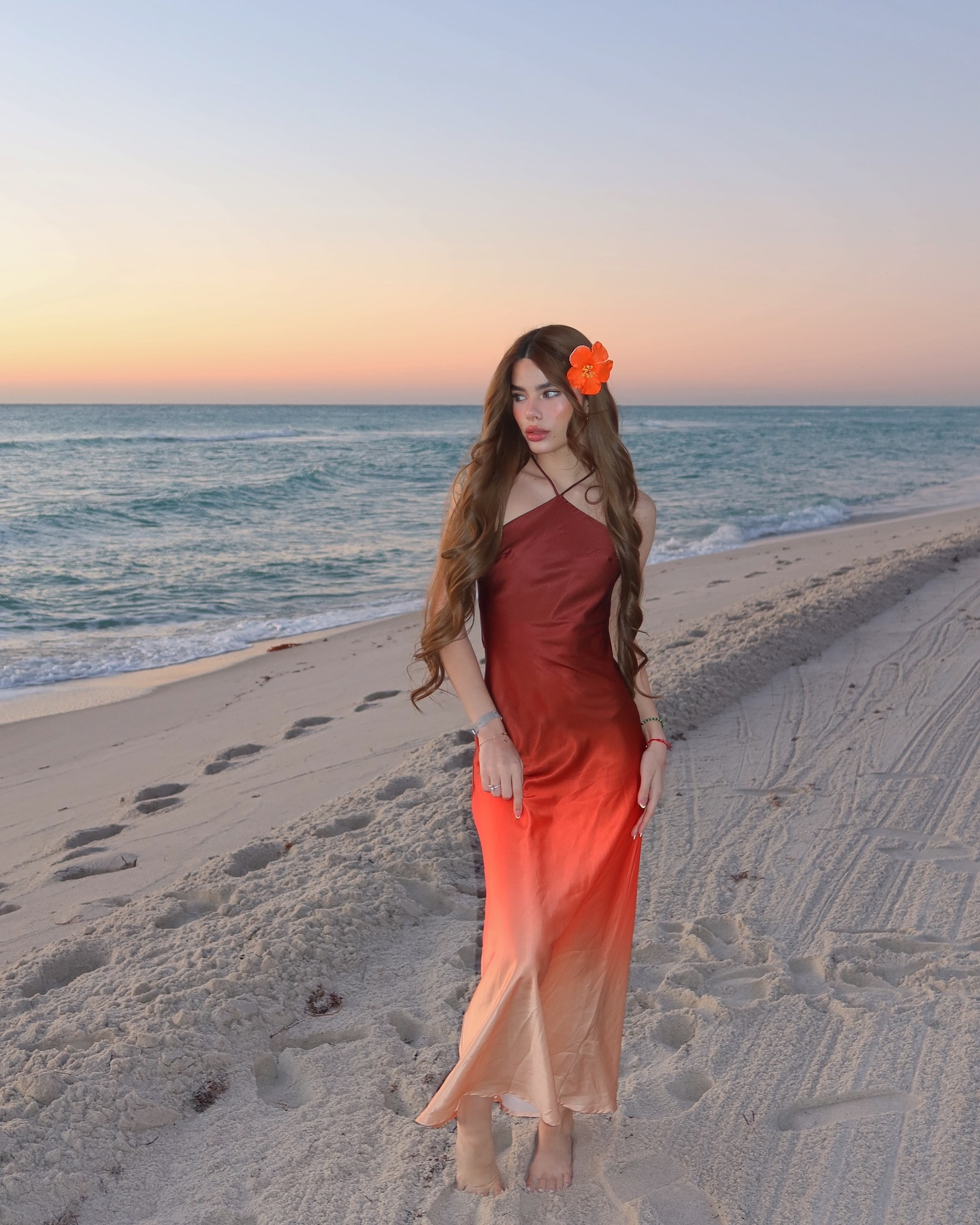 🌺
.
.
.
#sunrise #beach #naturalgirl #beachdress #spring
