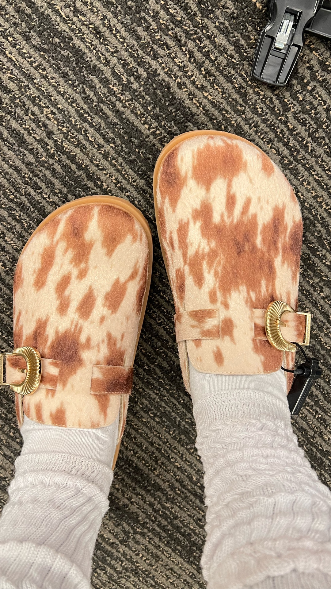 I found the perfect pair of slide-on shoes at the perfect Price point at Nordstrom Rack this weekend.

I got these for $24. 

I'm wearing a size 8 

#LTKdayinmylife #LTKSaleAlert #LTKootd