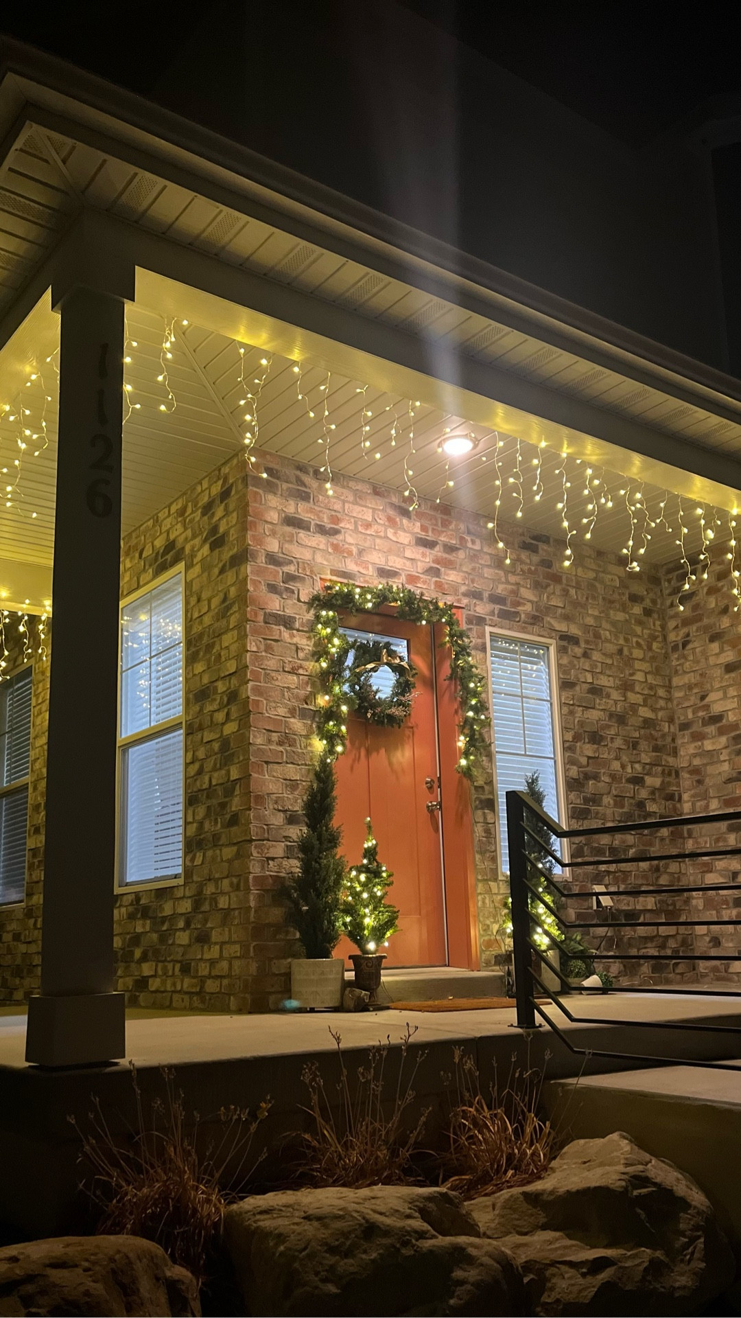 The best outdoor lights !


#LTKHome #LTKHoliday #LTKSeasonal