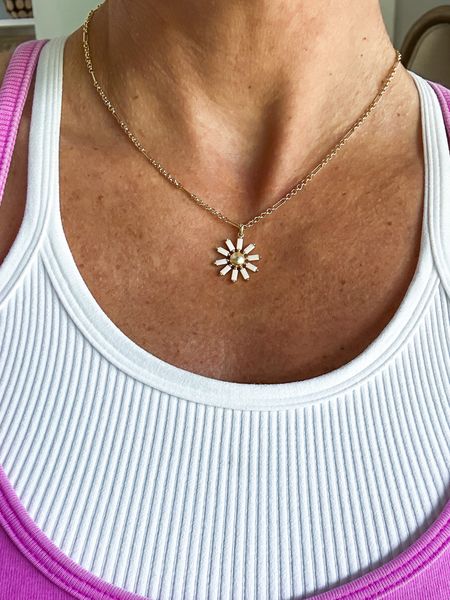 🌼Aren’t daisys just the happiest flower?? My necklace currently on sale making it under $50!! Lots of other goodies on sale this weekend too!!

#jewelrysale #sale #kendrascott #daisynecklace #daisy #kendrascottsale

#LTKFind #LTKsalealert #LTKunder50