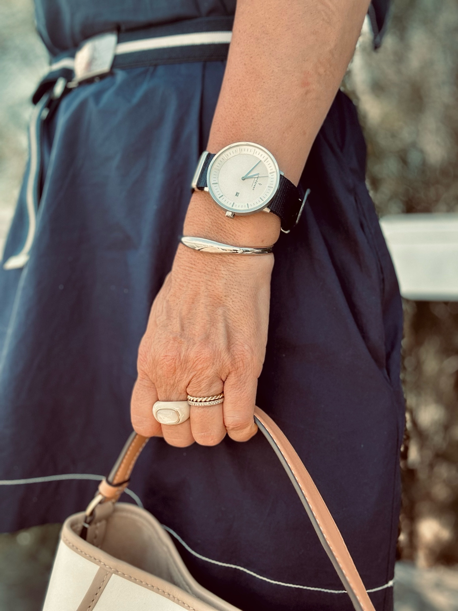 Mixing Metals 💛🩶

Statement Ring - Ana Luisa
Silver Cuff - Ana Luisa
Watch - Nordgreen 



#LTKstyletip #LTKaustralia