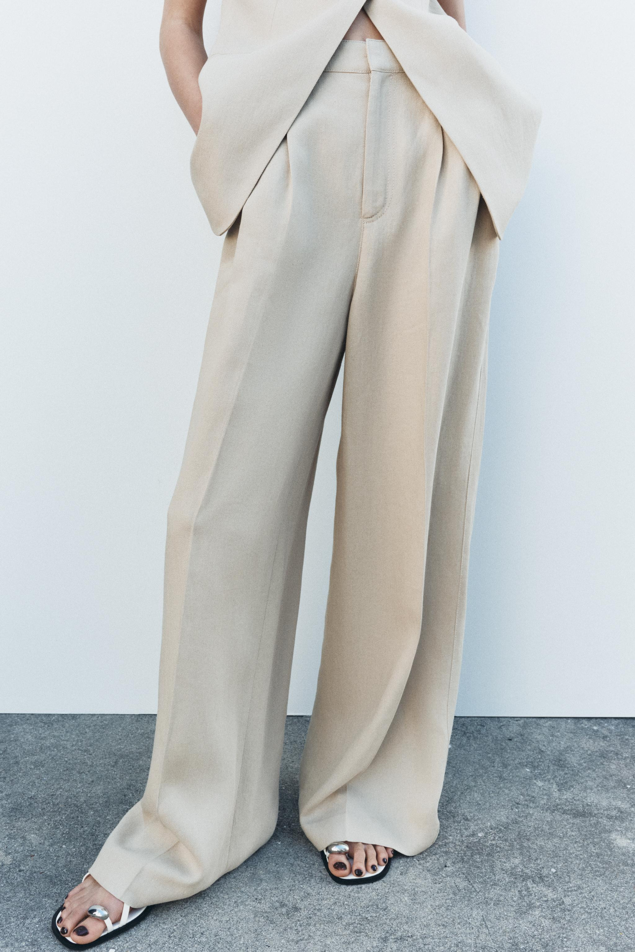 ZARA WOMAN COLLECTIONMid-rise pants made of linen and viscose blend yarn. Belt loops and elastic ... | Zara US