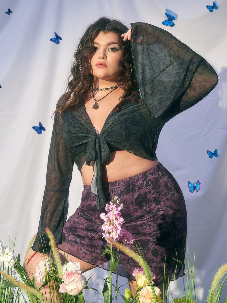 ROMWE Fairycore Plus Floral Print Tie Front Crop Top | SHEIN