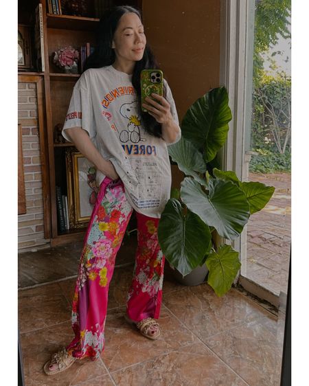Oversized tee and silk floral pants

#LTKSeasonal #LTKFind #LTKunder50