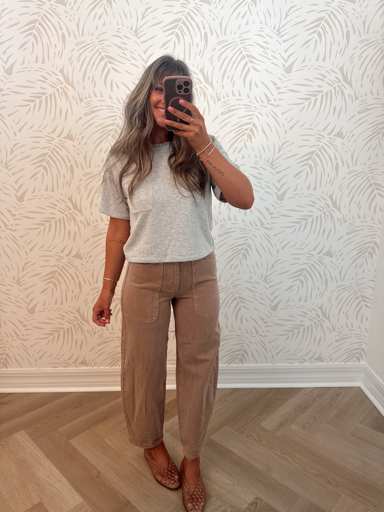 LOVE this neutral version in my fave barrel jeans. Size 2. 40% off!!!