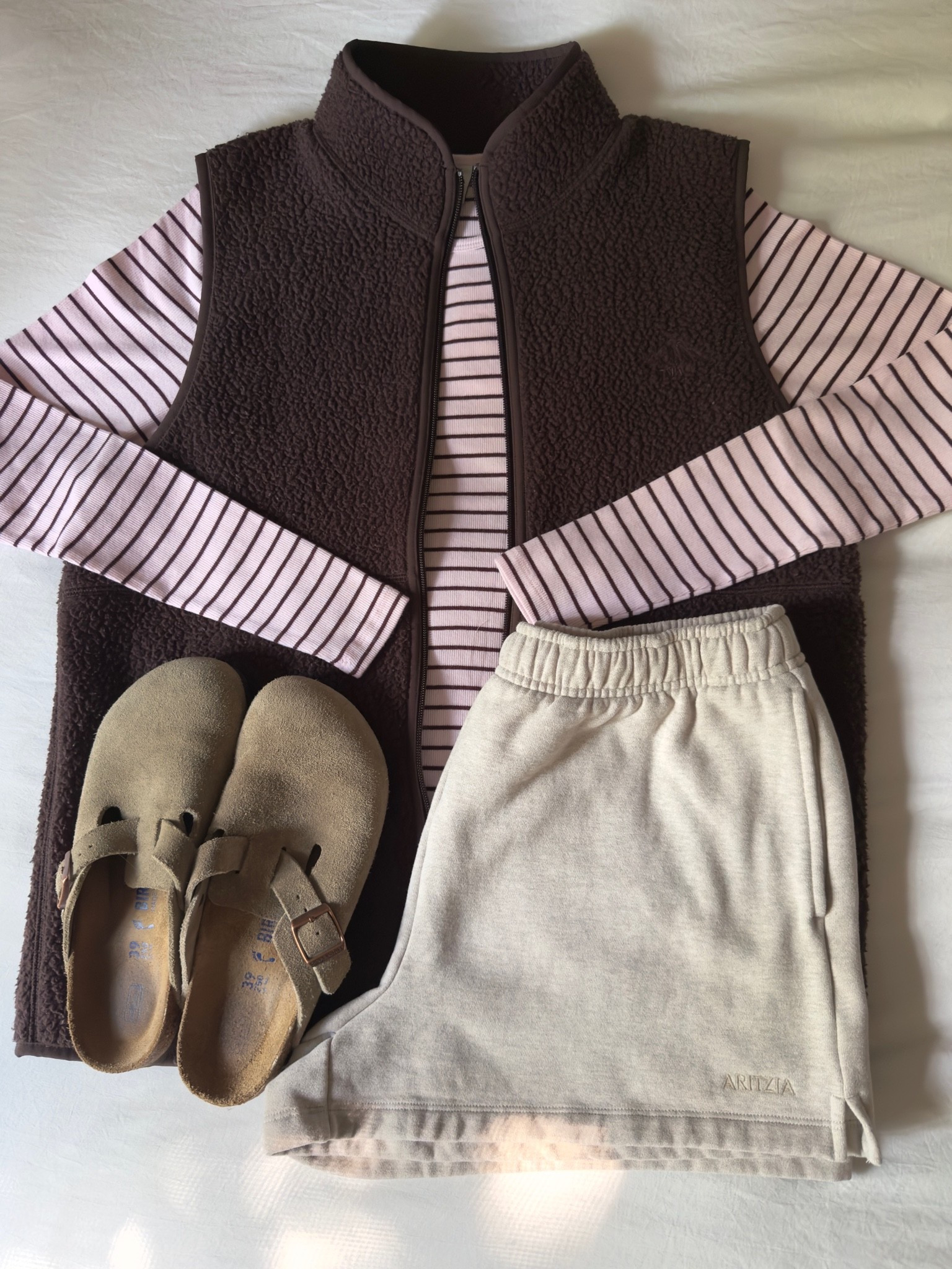 Early fall outfit idea 🤎

#comfy #cozy #fallaesthetic #fallfashion #newarrivals #aritzia #vest #polartec #fleece

#LTKSeasonal #LTKootd