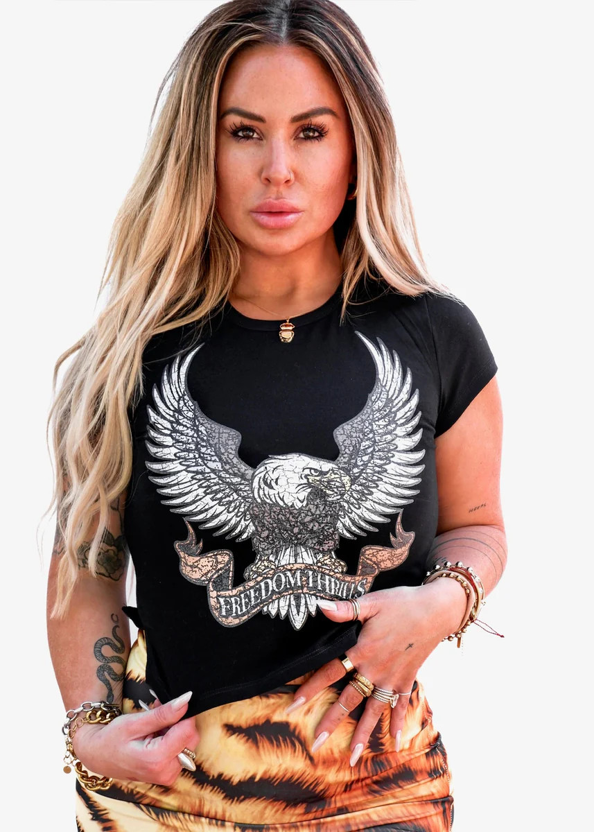 FREEDOM THRILLS GRAPHIC BABY TEE | Pebby Forevee