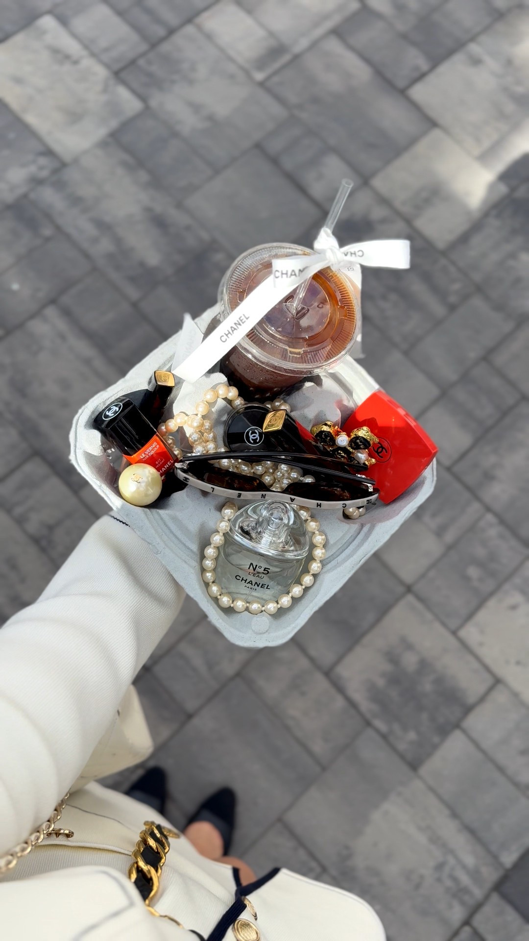 An elevated morning moment ☕✨
Today’s essentials all in one frame: my go-to Chanel sunglasses, a spritz of N°5 L’EAU, incendiary red nails, the double-sided mirror I never leave home without, and the Noir Allure mascara that makes every lash feel luxurious.
Simple. Timeless. Effortlessly chic.
Products featured:
• CHANEL Oval Sunglasses — brown & cream acetate, gray polarized gradient lenses
• CHANEL N°5 L’EAU Parfum
• CHANEL Le Vernis “Incendiaire”
• CHANEL Miroir Double Facettes
• CHANEL Noir Allure Mascara

#LTKBeauty #LTKGiftGuide #LTKootd