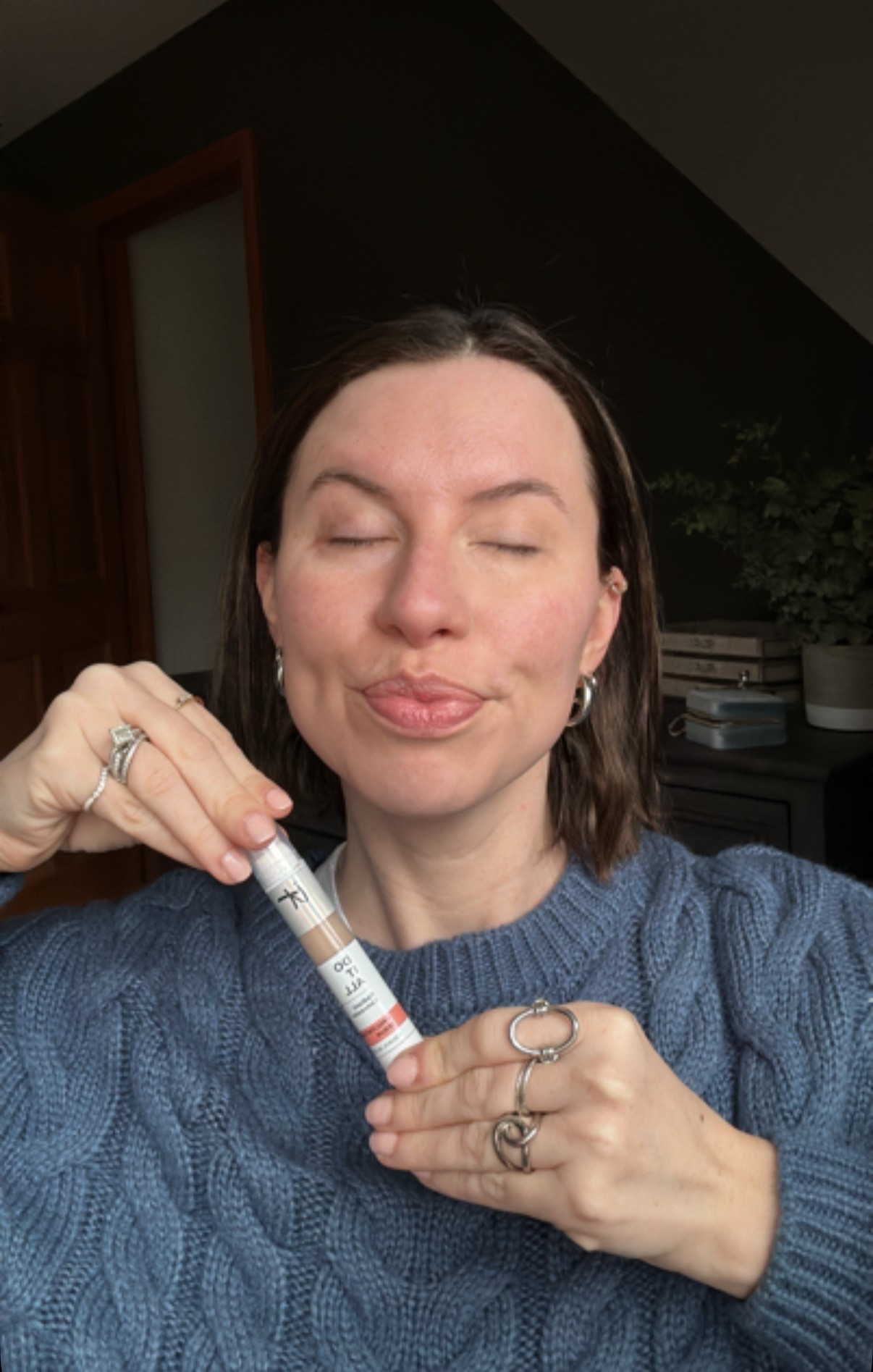 can you tell which side has concealer & which doesn’t? super impressed with the new @itcosmetics do it all hydrating & brightening concealer w/ multivitamin serum! 

#LTKBeauty #LTKFindsUnder50 #LTKOver40