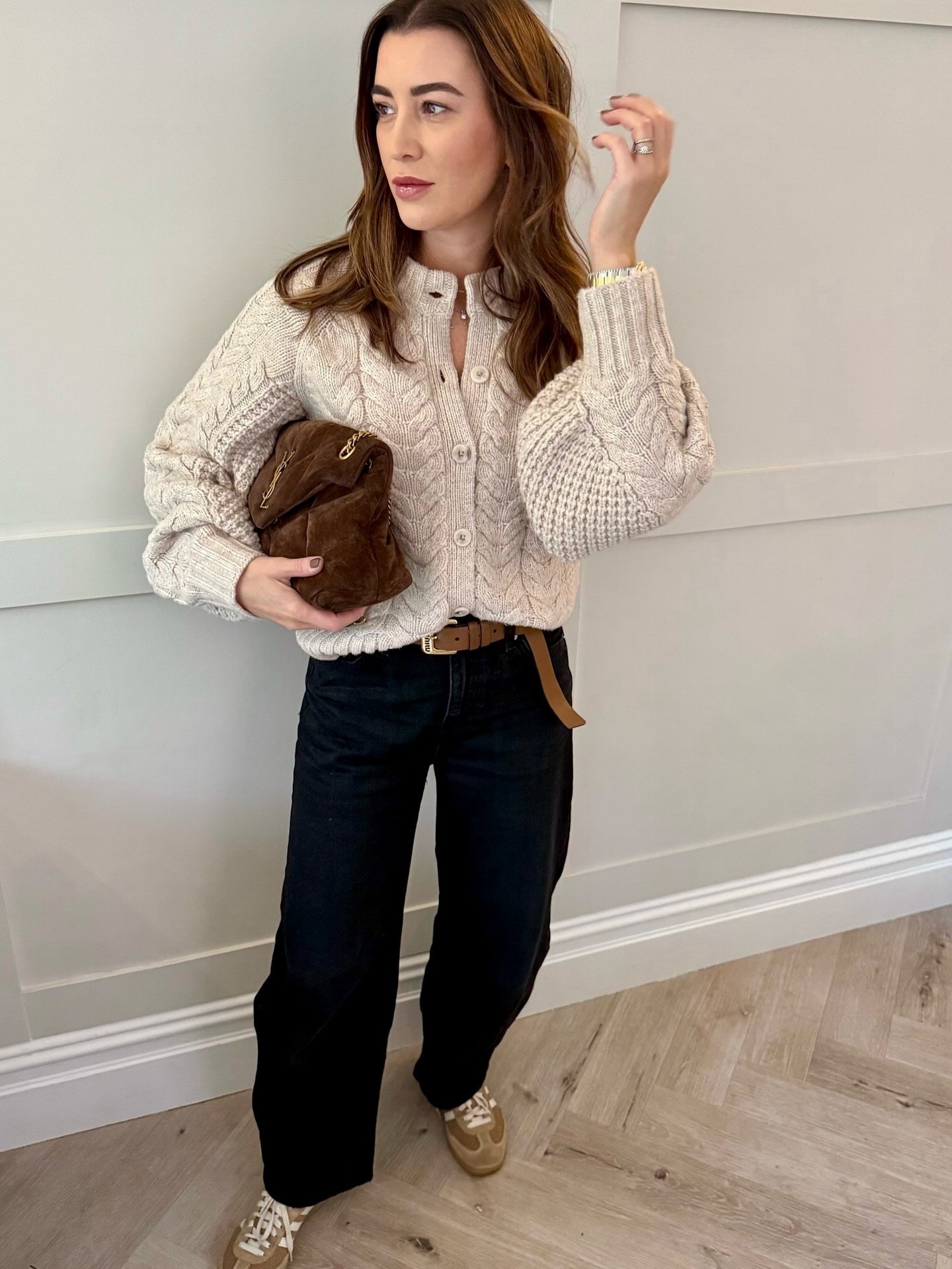 Serving serious face ➡️ then remembering I actually like having fun 😏✨ Same outfit, two moods, which one are you today?

Wearing the gorgeous @dissh knitted cardigan with black barrel jeans. An easy weekend outfit to feel put together. 

Struggling with your style and how to put outfits together? Get in touch to learn more about wardrobe styling packages.