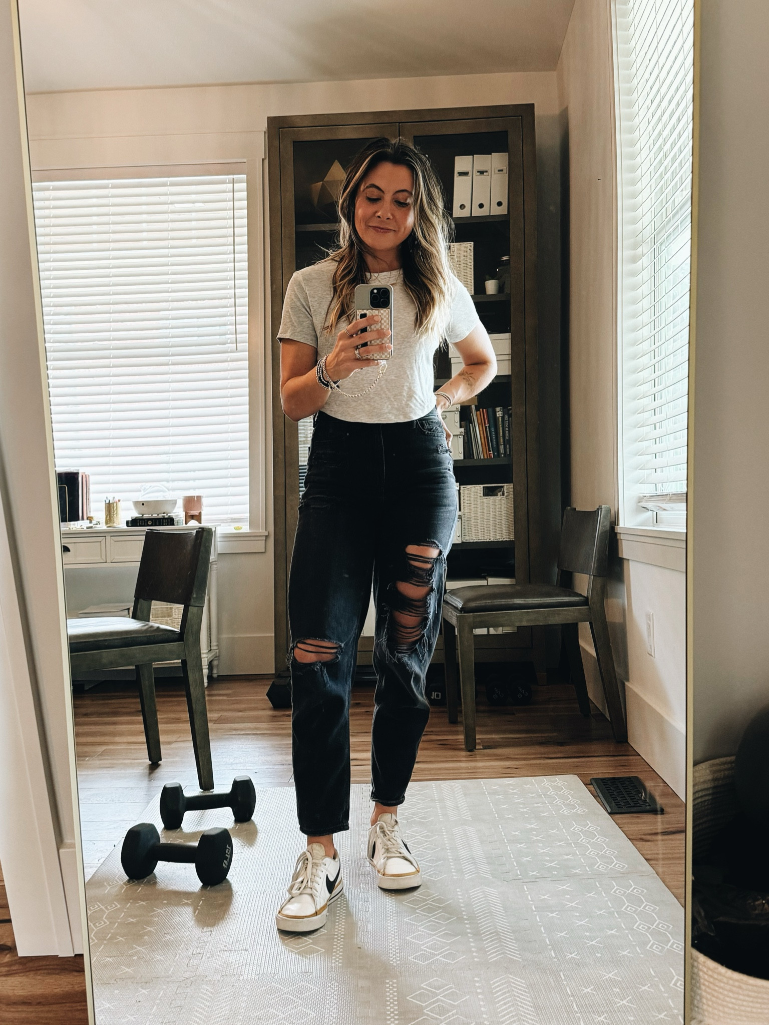 Shop day….
Black distressed jeans 
Cropped tee
Neutral outfit 