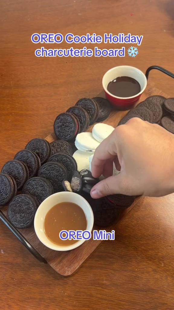 OREO Red Creme Chocolate Sandwich Cookies, Limited Edition, Holiday Cookies, 18.71 oz - Walmart.c... | Walmart (US)